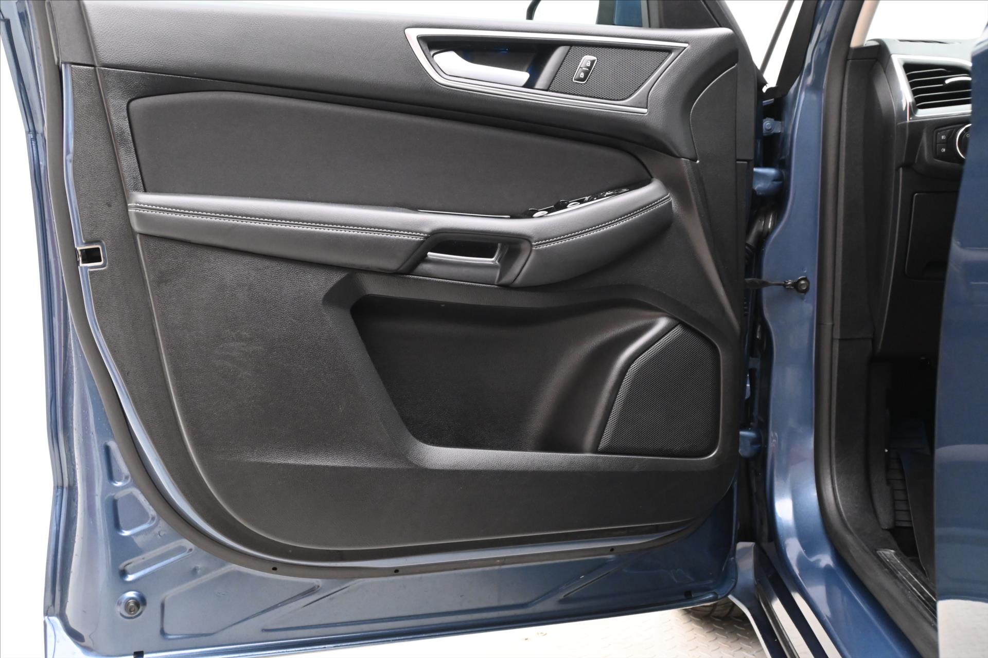 Hlavní fotografie vozu Ford S-MAX 2,5 Hybrid 140 kW AT Záruka až 5 let (24)