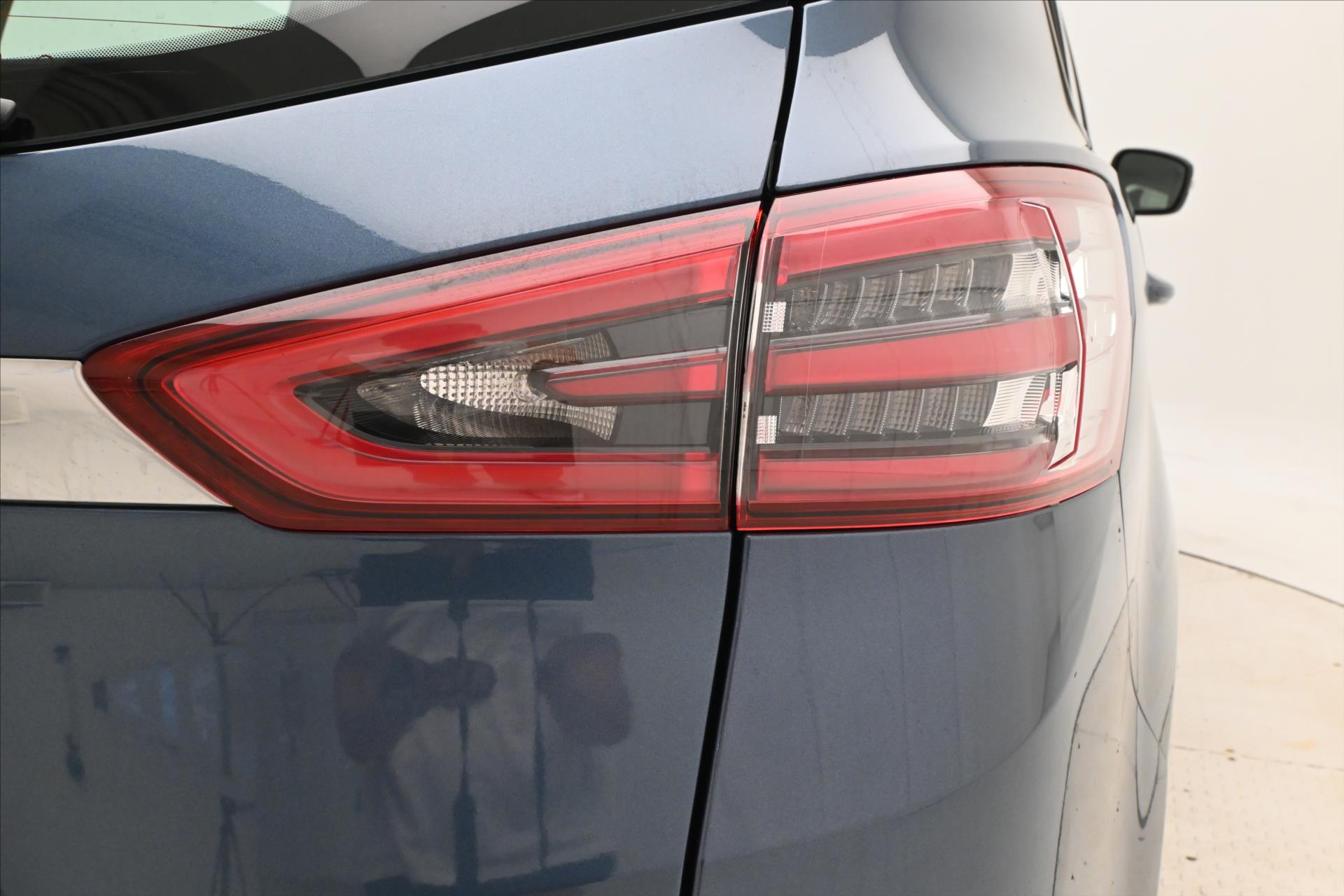 Hlavní fotografie vozu Ford S-MAX 2,5 Hybrid 140 kW AT Záruka až 5 let (30)
