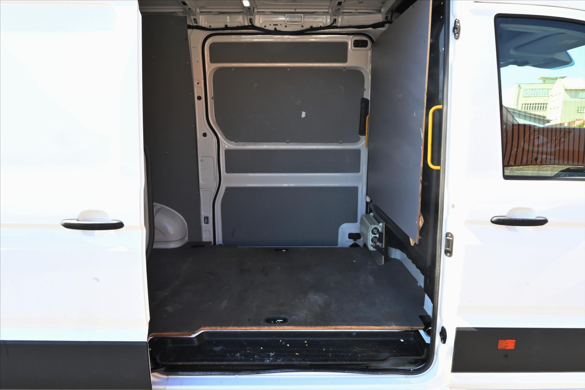 Hlavní fotografie vozu Volkswagen Crafter 2,0 TDI 130kW DSG L2H2 Záruka až 5 let (11)