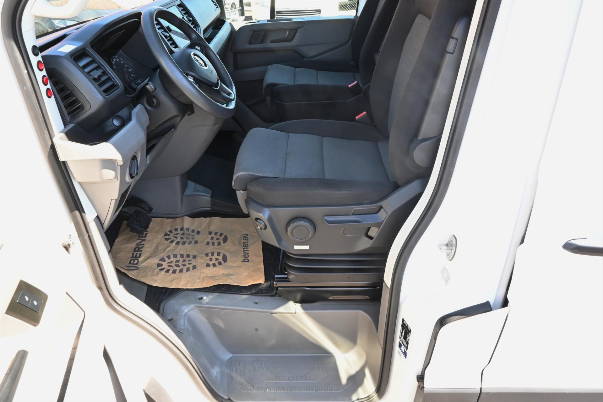 Hlavní fotografie vozu Volkswagen Crafter 2,0 TDI 130kW DSG L2H2 Záruka až 5 let (13)