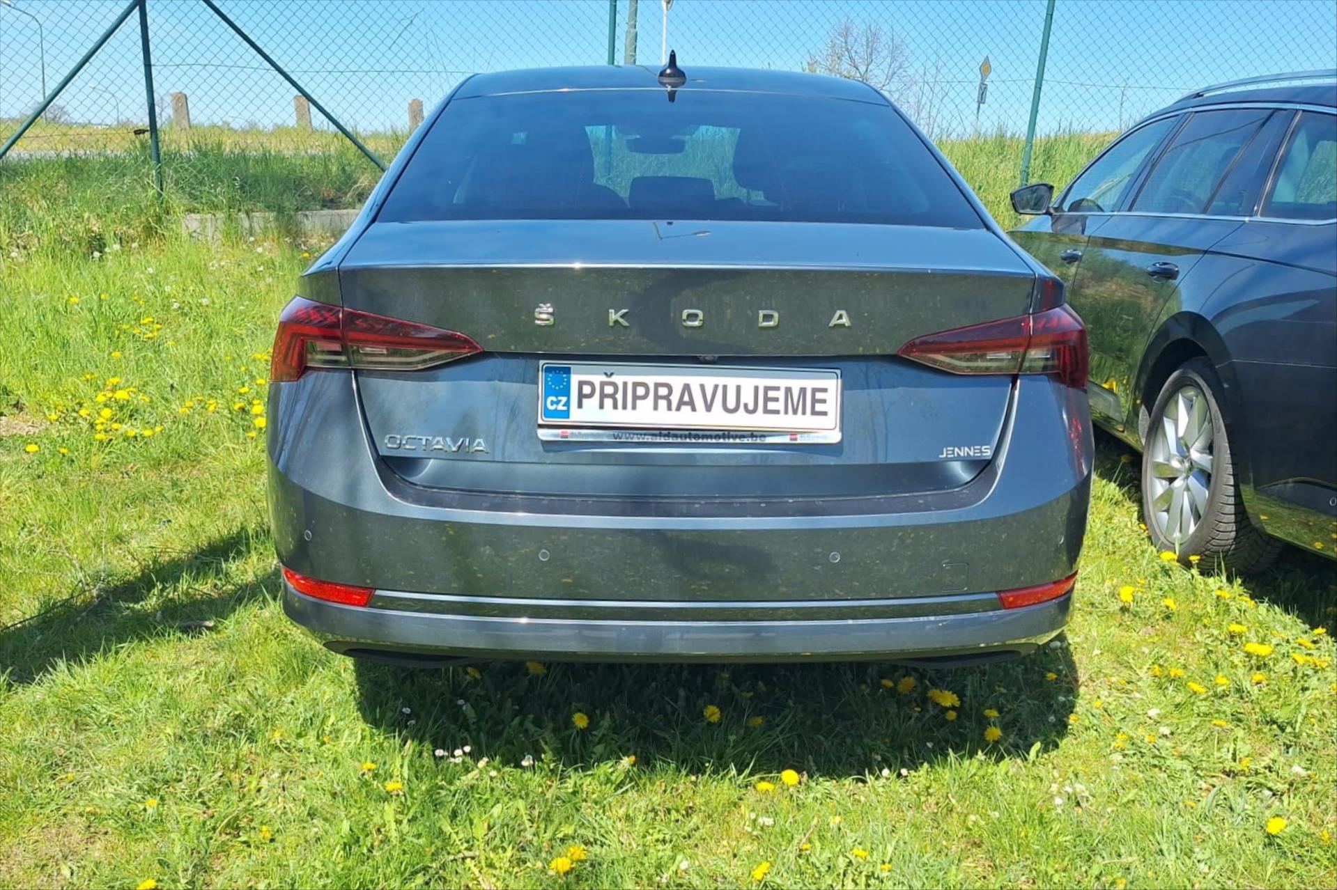 Hlavní fotografie vozu Škoda Octavia 1,5 TSI 110kW Ambition VŮZ PŘIPRAVUJEME K PRODEJI (4)