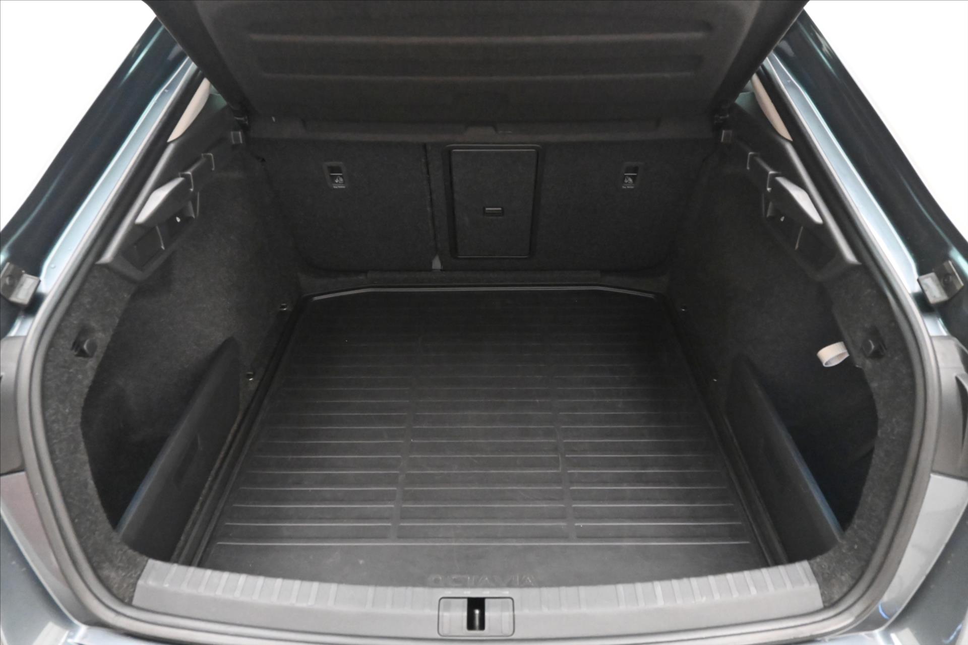 Hlavní fotografie vozu Škoda Octavia 1,5 TSI 110kW Ambition Záruka až 5 let (10)