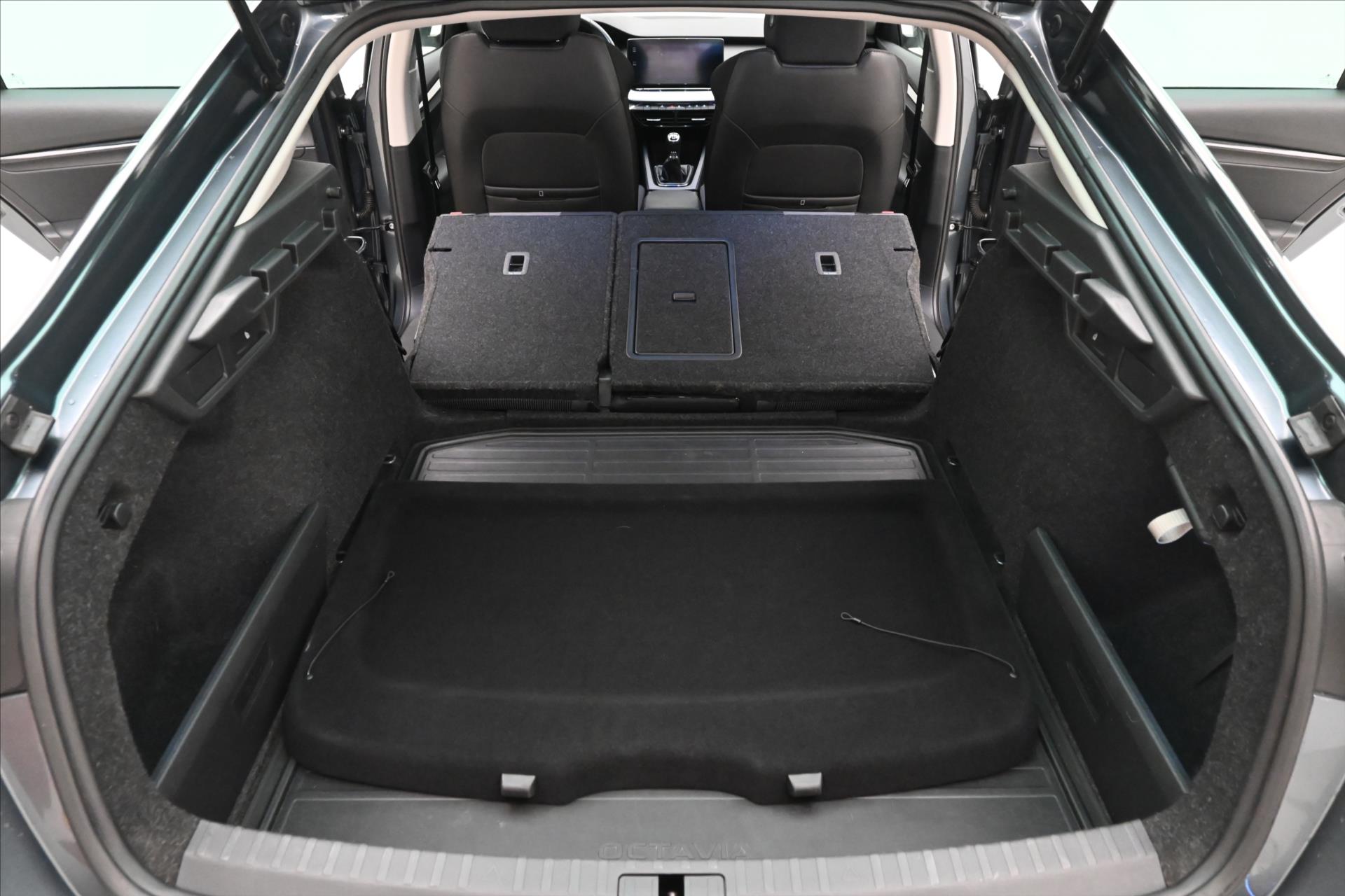 Hlavní fotografie vozu Škoda Octavia 1,5 TSI 110kW Ambition Záruka až 5 let (11)