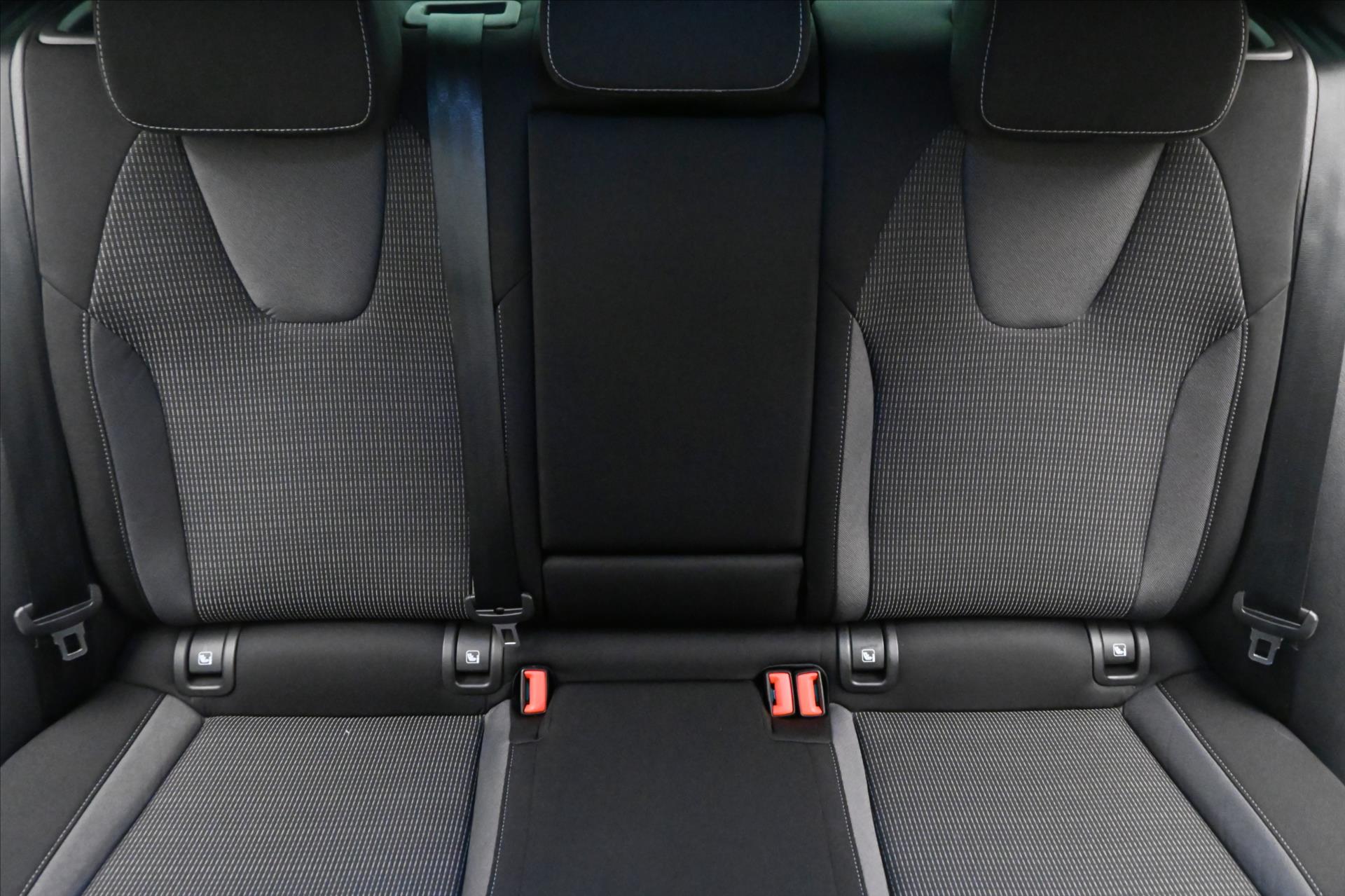 Hlavní fotografie vozu Škoda Octavia 1,5 TSI 110kW Ambition Záruka až 5 let (27)