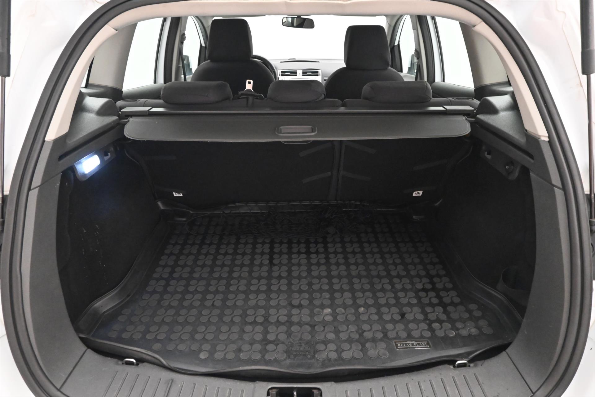 Hlavní fotografie vozu Ford Kuga 2,0 TDCI 103 kW Tažné (10)