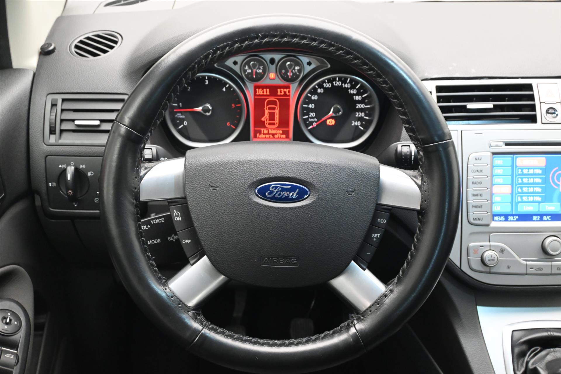 Hlavní fotografie vozu Ford Kuga 2,0 TDCI 103 kW Tažné (18)