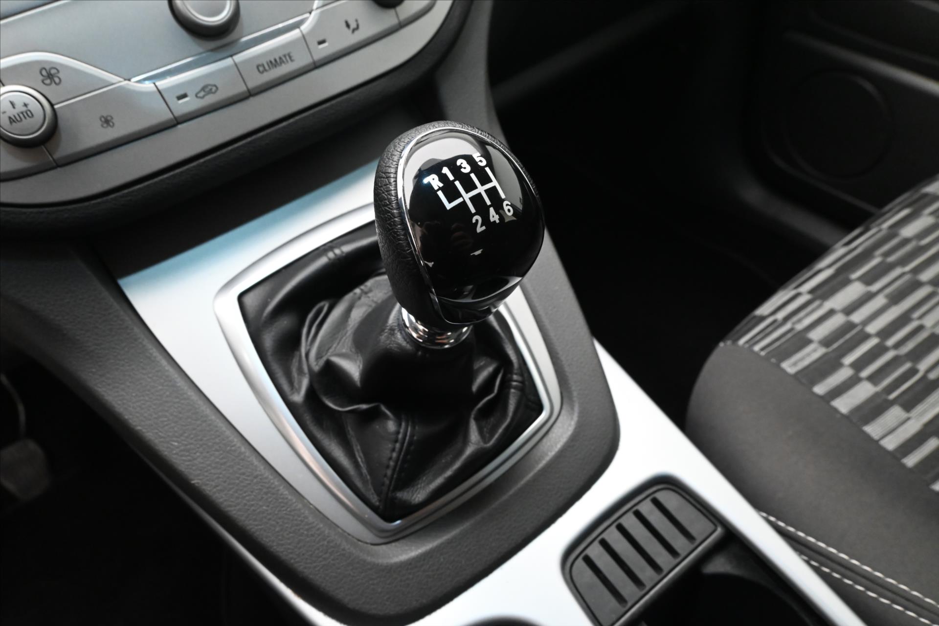 Hlavní fotografie vozu Ford Kuga 2,0 TDCI 103 kW Tažné (20)