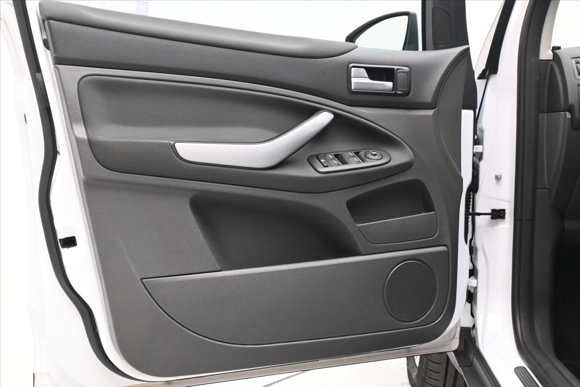 Hlavní fotografie vozu Ford Kuga 2,0 TDCI 103 kW Tažné (22)