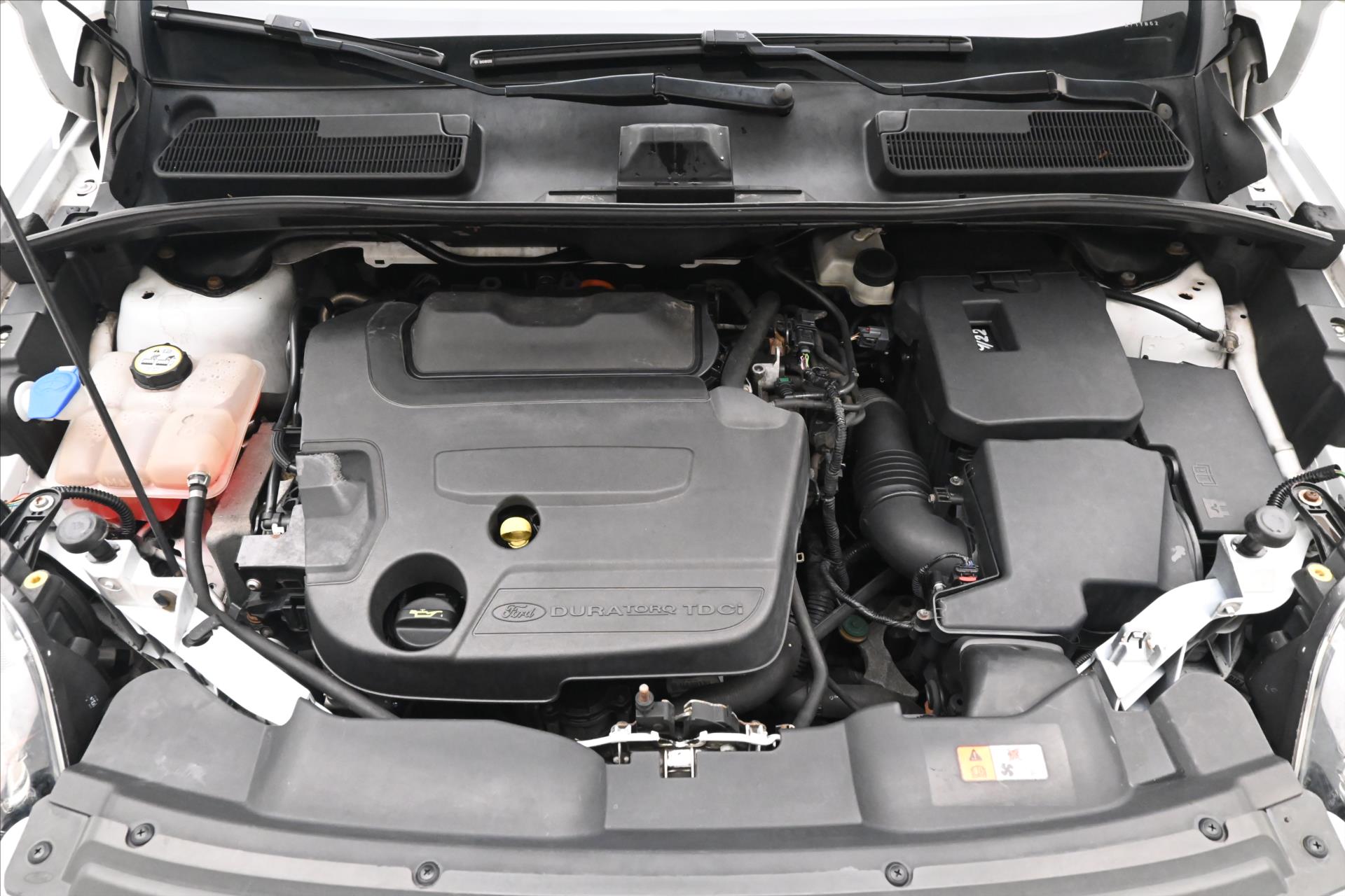 Hlavní fotografie vozu Ford Kuga 2,0 TDCI 103 kW Tažné (9)