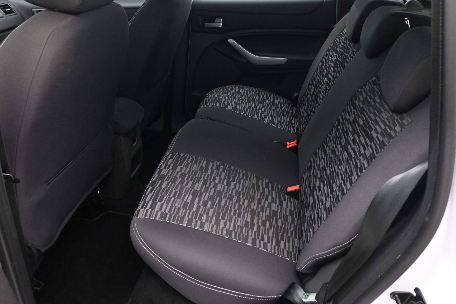 Hlavní fotografie vozu Ford Kuga 2,0 TDCI 103kW Tažné (14)