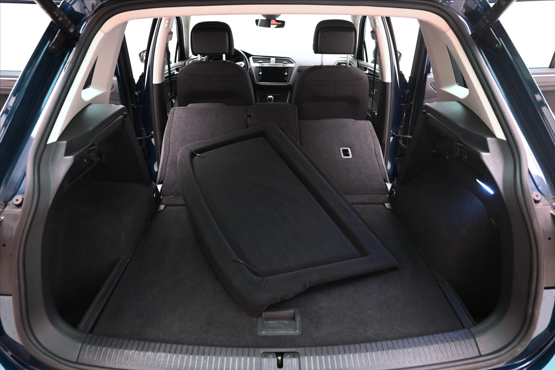 Main photo of the car Volkswagen Tiguan 2.0 TDI 110 kW LIFE Warranty up to 5 years (11)