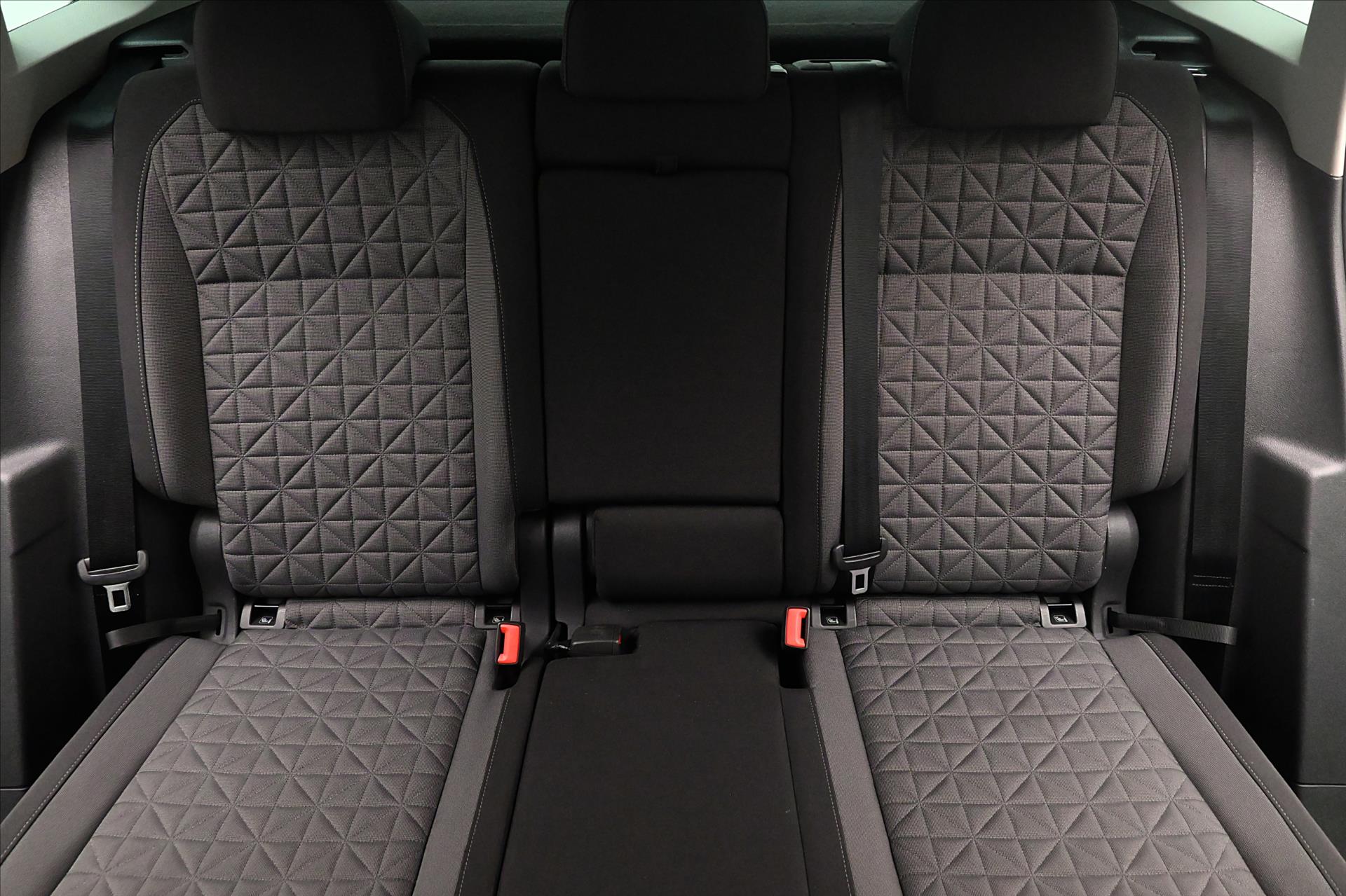 Main photo of the car Volkswagen Tiguan 2.0 TDI 110 kW LIFE Warranty up to 5 years (29)