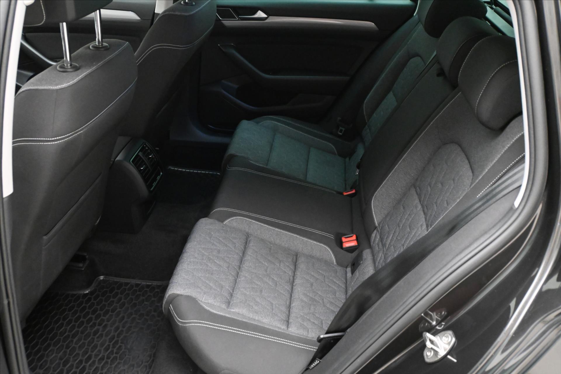 Hlavní fotografie vozu Volkswagen Passat 2,0 TDI 110 kW DSG Business Záruka až 5 let (15)