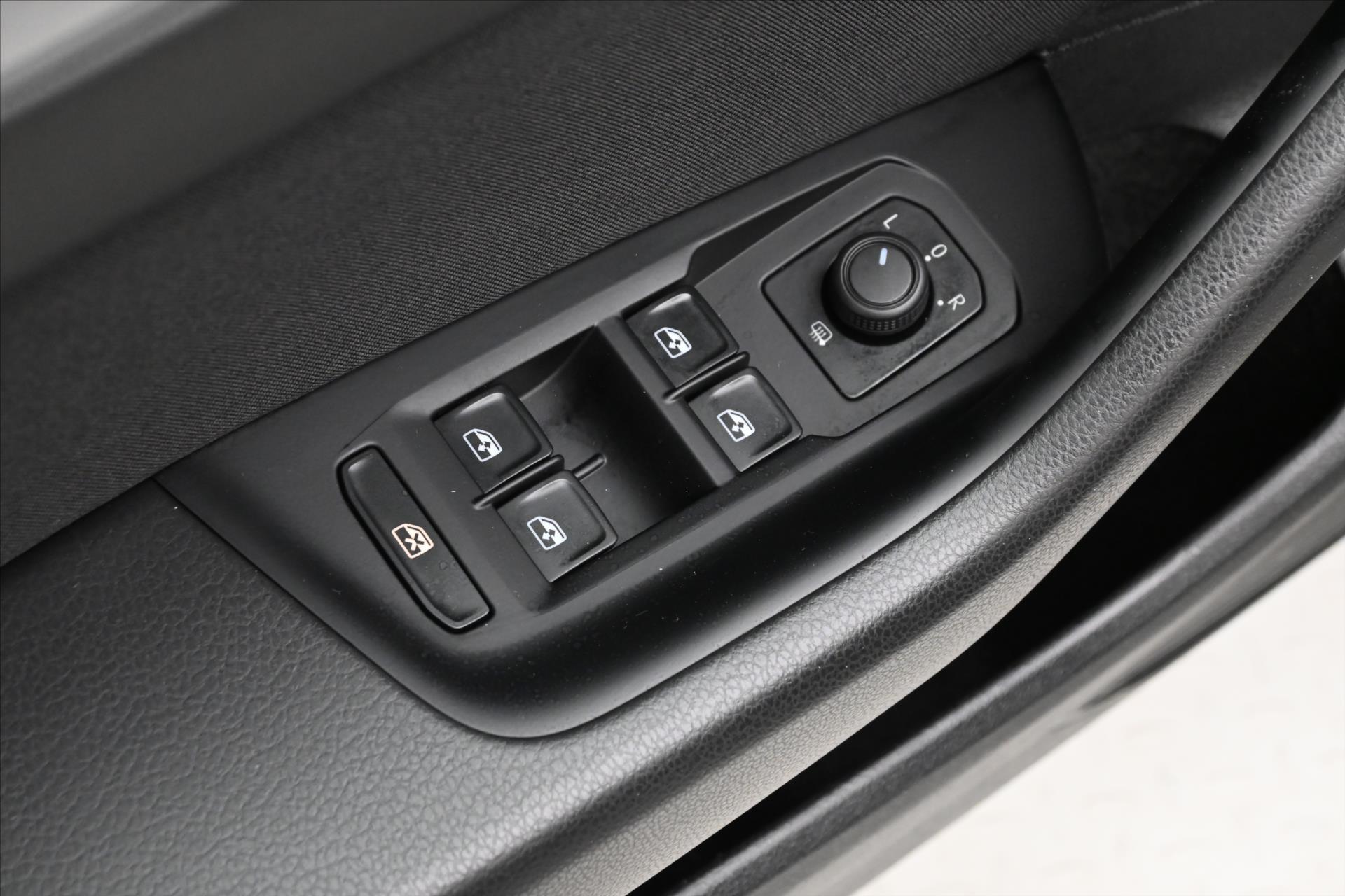 Hlavní fotografie vozu Volkswagen Passat 2,0 TDI 110 kW DSG Business Záruka až 5 let (27)