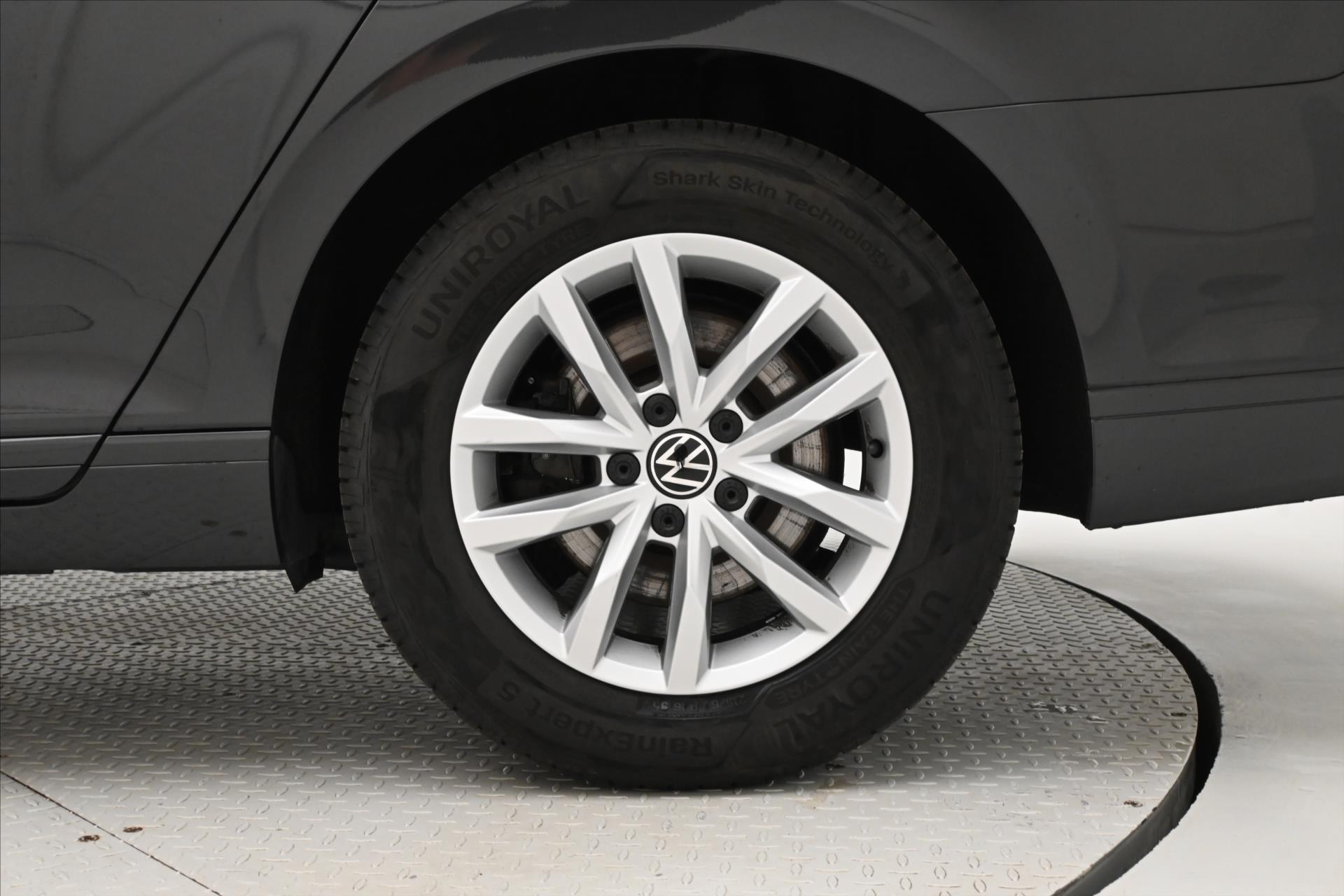 Hlavní fotografie vozu Volkswagen Passat 2,0 TDI 110 kW DSG Business Záruka až 5 let (32)