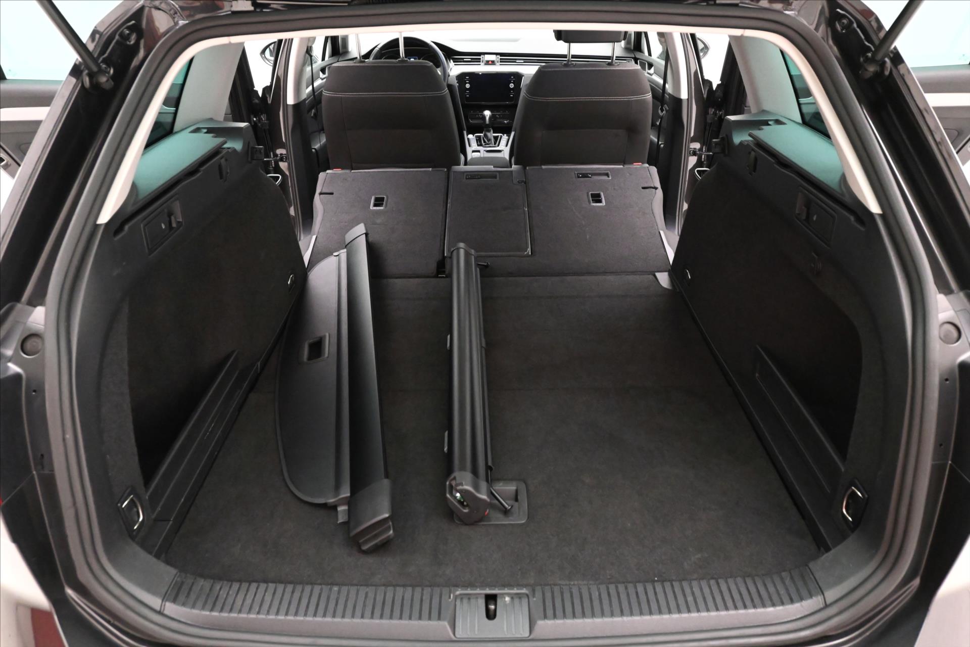 Hlavní fotografie vozu Volkswagen Passat 2,0 TDI 110kW DSG Business Záruka až 5 let (11)