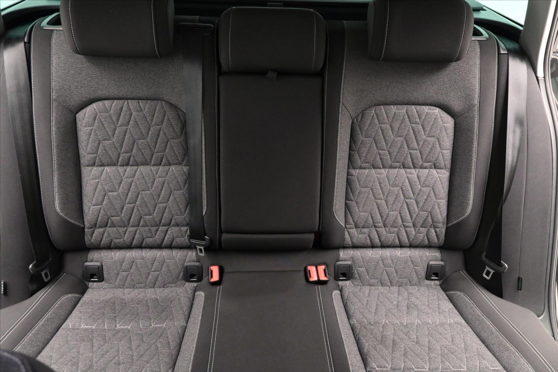 Hlavní fotografie vozu Volkswagen Passat 2,0 TDI 110kW DSG Business Záruka až 5 let (28)