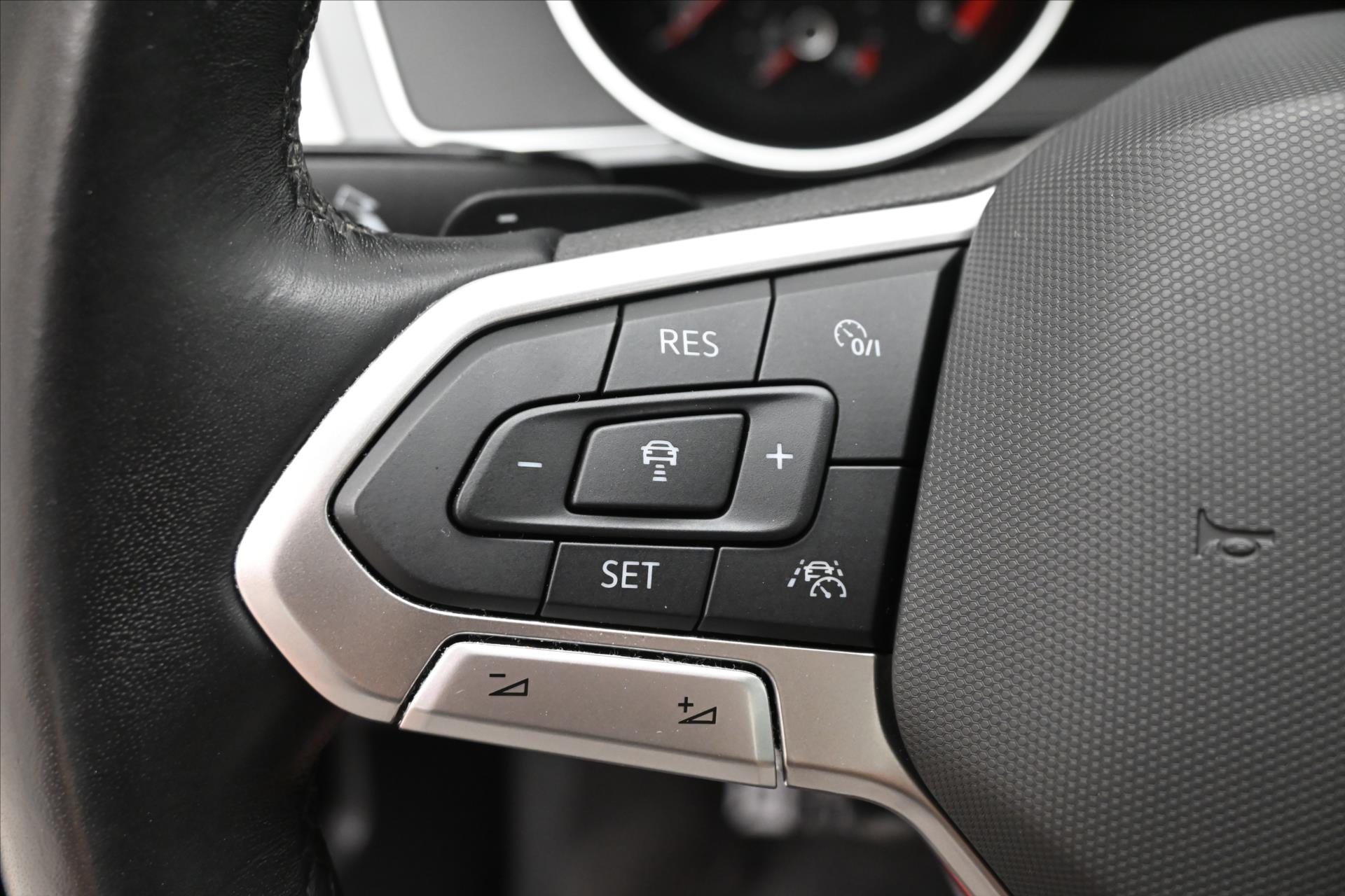 Hlavní fotografie vozu Volkswagen Passat 2,0 TDI 110 kW DSG Business Záruka až 5 let (24)