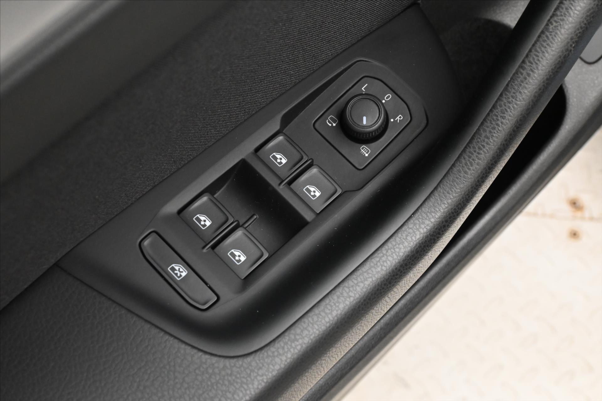 Hlavní fotografie vozu Volkswagen Passat 2,0 TDI 110 kW DSG Business Záruka až 5 let (26)