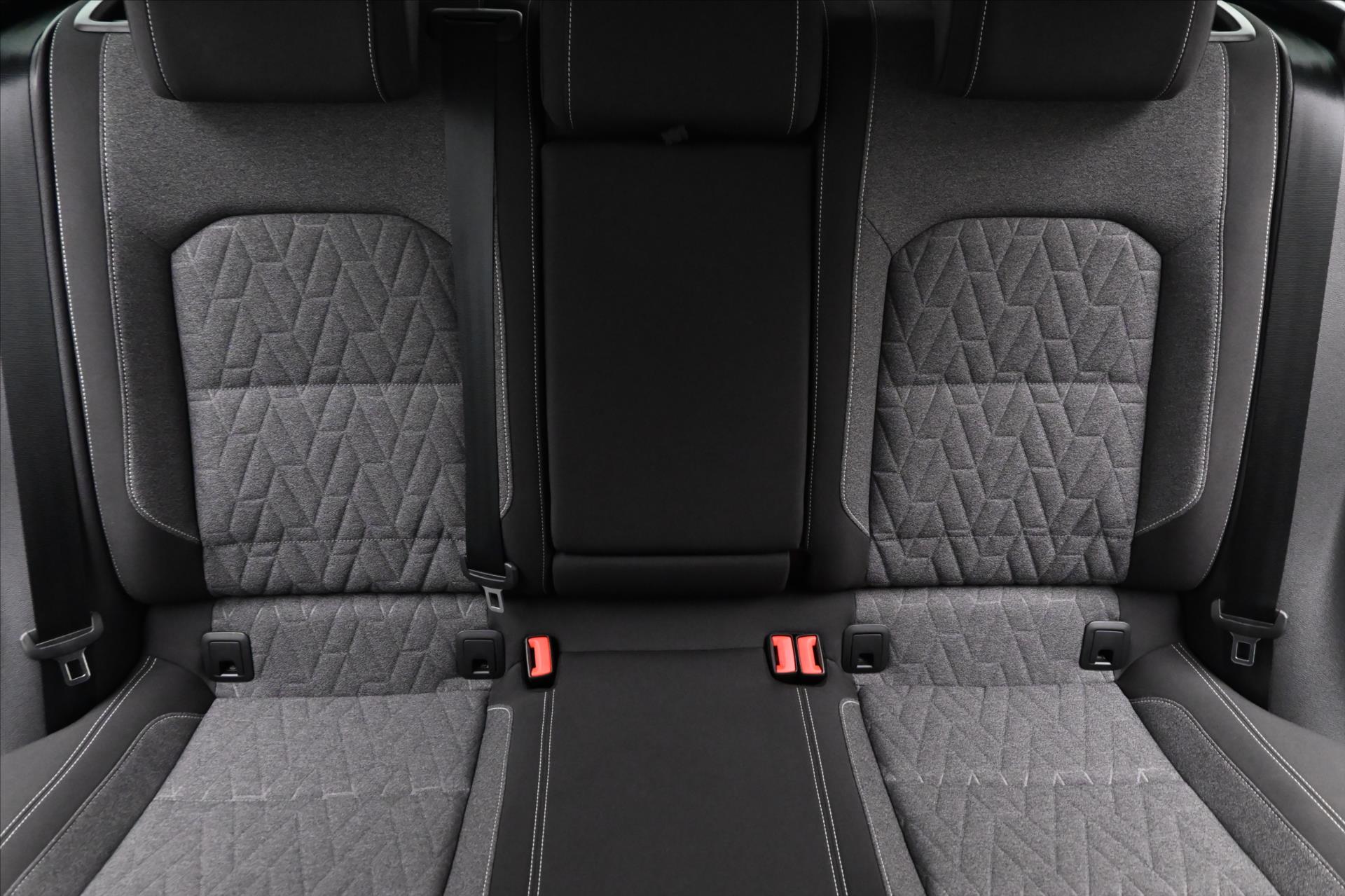Hlavní fotografie vozu Volkswagen Passat 2,0 TDI 110 kW DSG Business Záruka až 5 let (28)