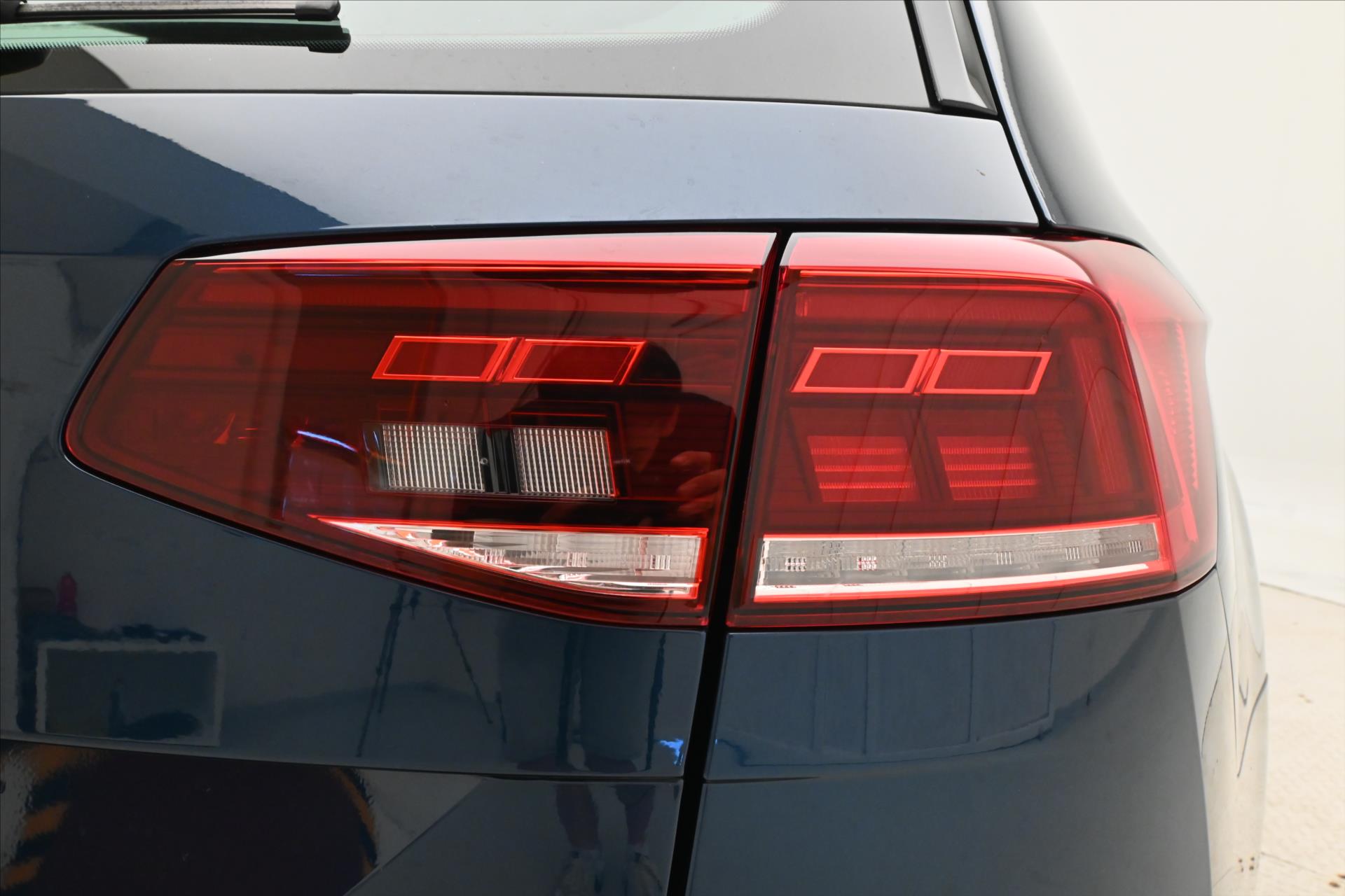 Hlavní fotografie vozu Volkswagen Passat 2,0 TDI 110 kW DSG Business Záruka až 5 let (30)