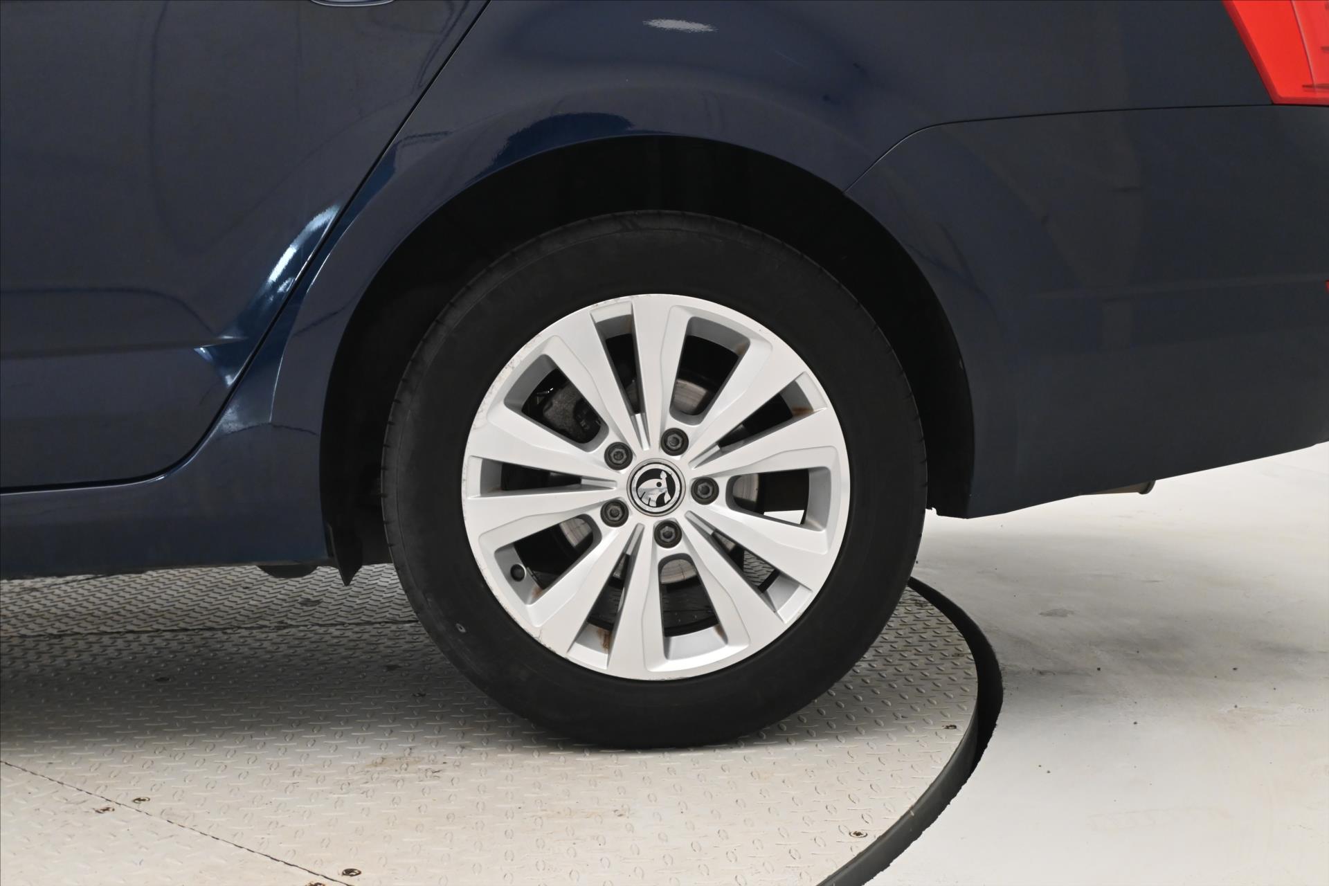 Hlavní fotografie vozu Škoda Octavia 2,0 TDI 110 kW Ambition Záruka až 5 let (28)