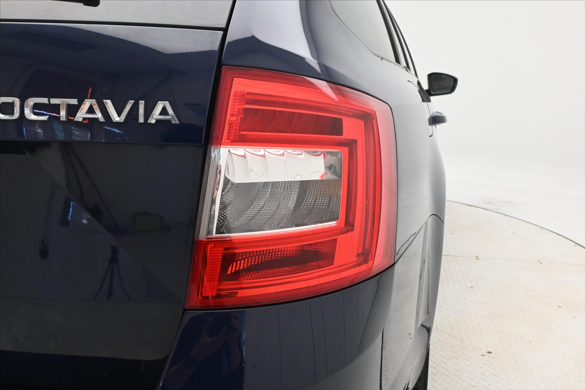Hlavní fotografie vozu Škoda Octavia 2,0 TDI 110kW Ambition Záruka až 5 let (27)