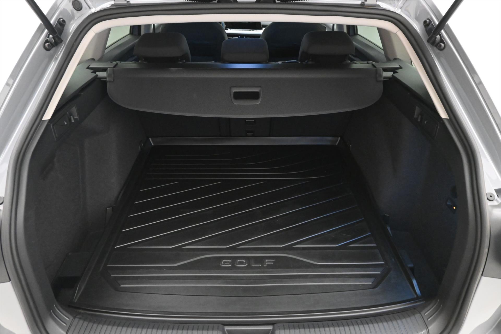 Hlavní fotografie vozu Volkswagen Golf 1,5 eTSI 96kW DSG Life Business Záruka až 5 let (10)