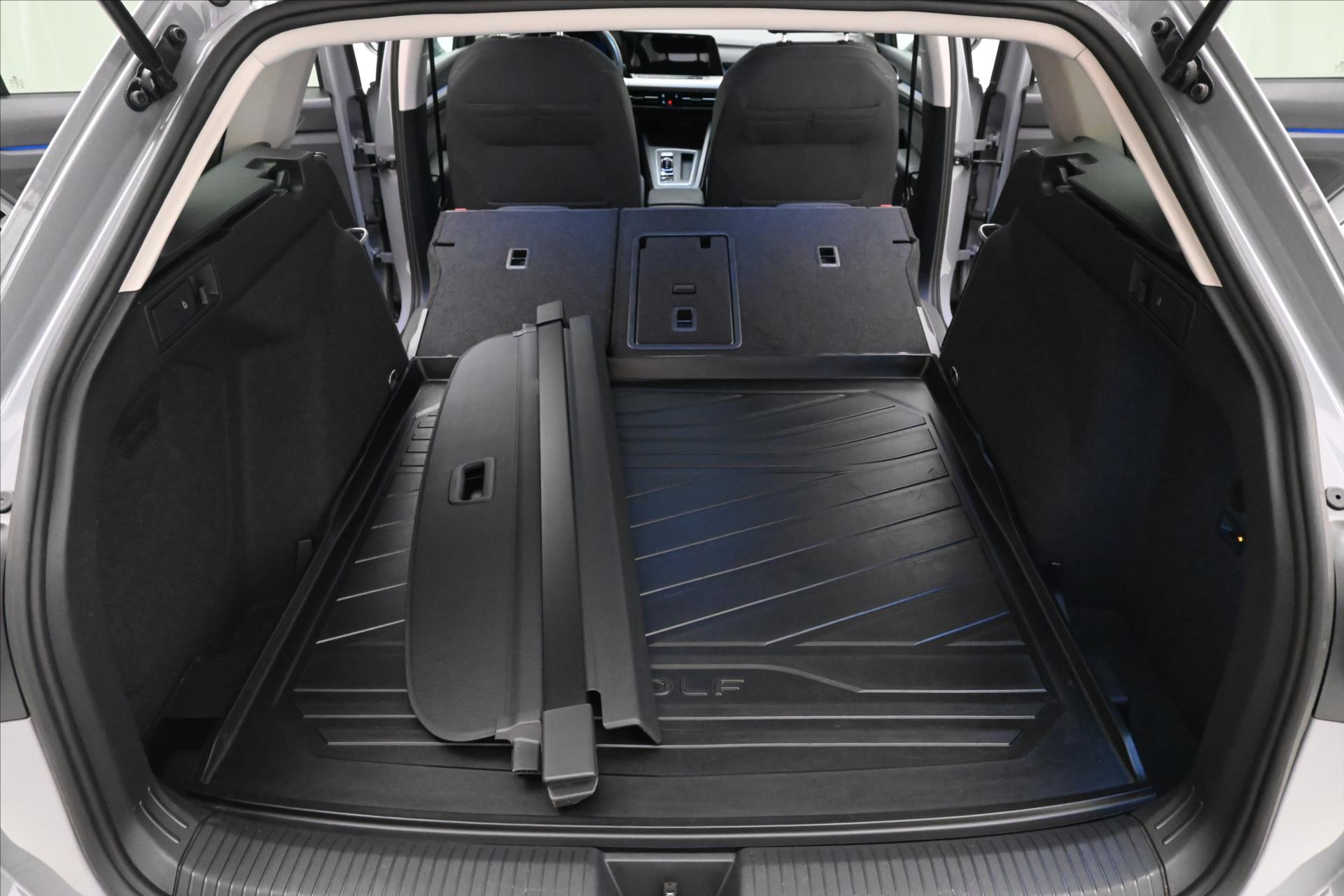 Hlavní fotografie vozu Volkswagen Golf 1,5 eTSI 96kW DSG Life Business Záruka až 5 let (11)