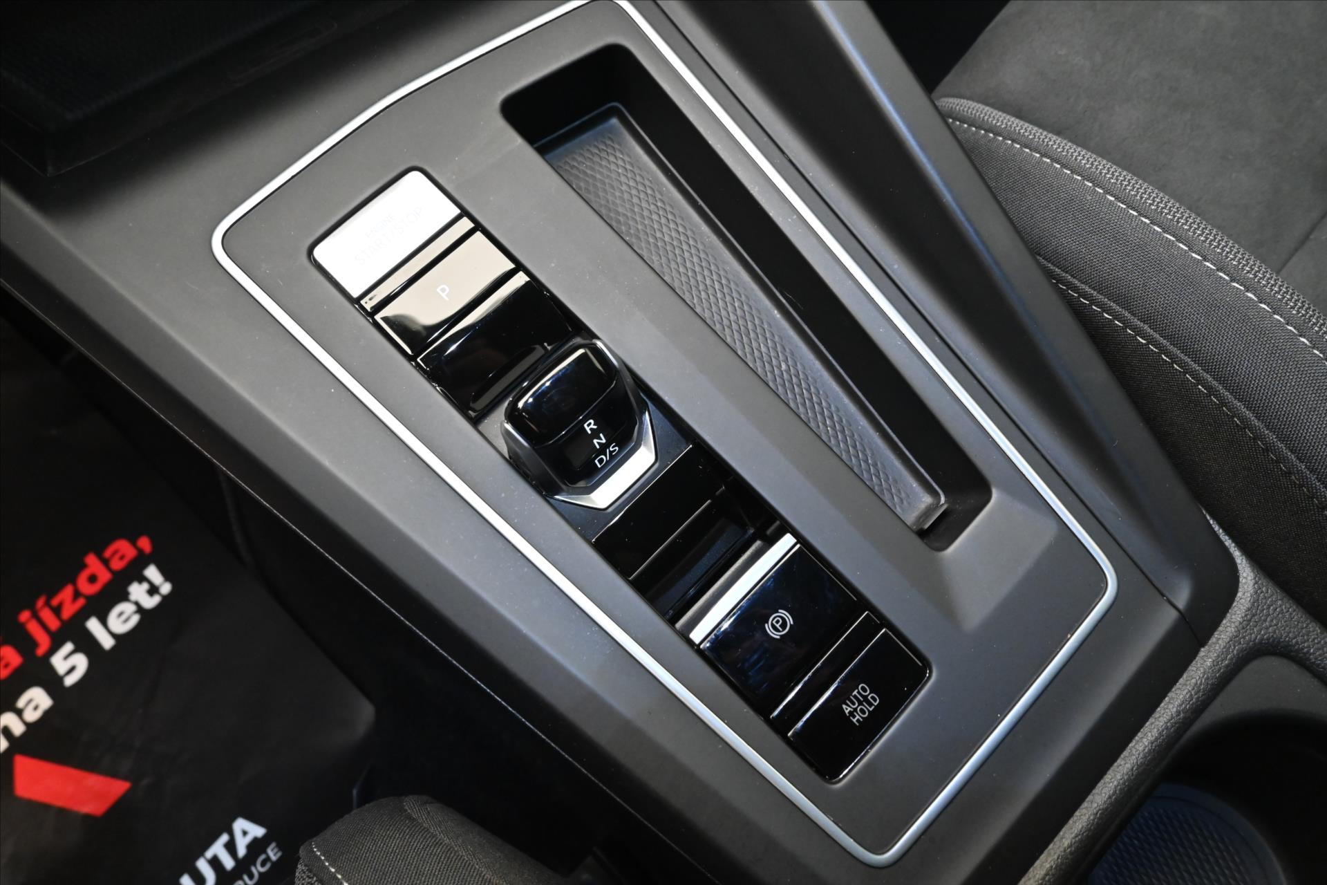 Hlavní fotografie vozu Volkswagen Golf 1,5 eTSI 96kW DSG Life Business Záruka až 5 let (22)