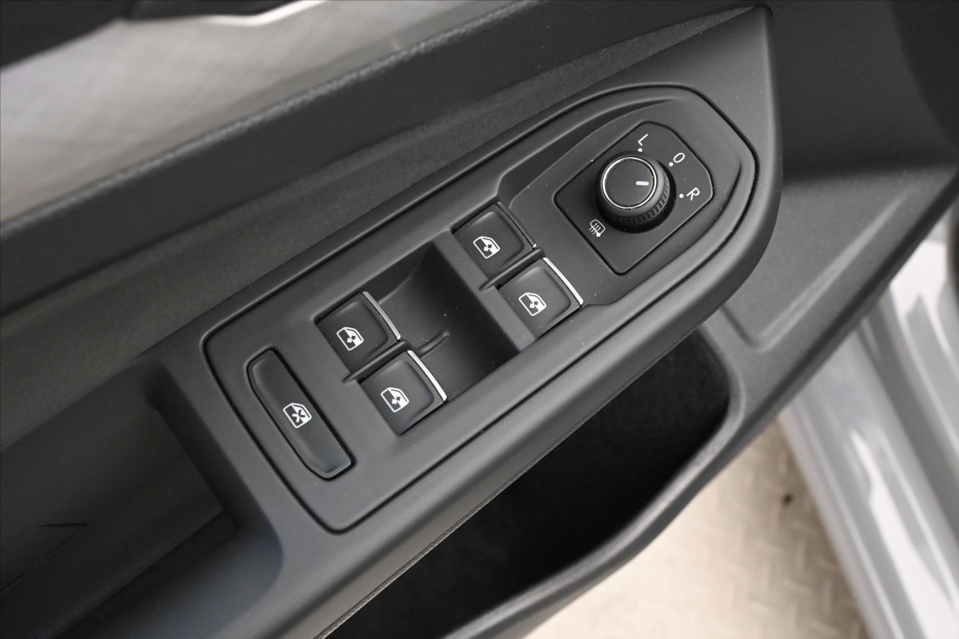 Hlavní fotografie vozu Volkswagen Golf 1,5 eTSI 96kW DSG Life Business Záruka až 5 let (25)