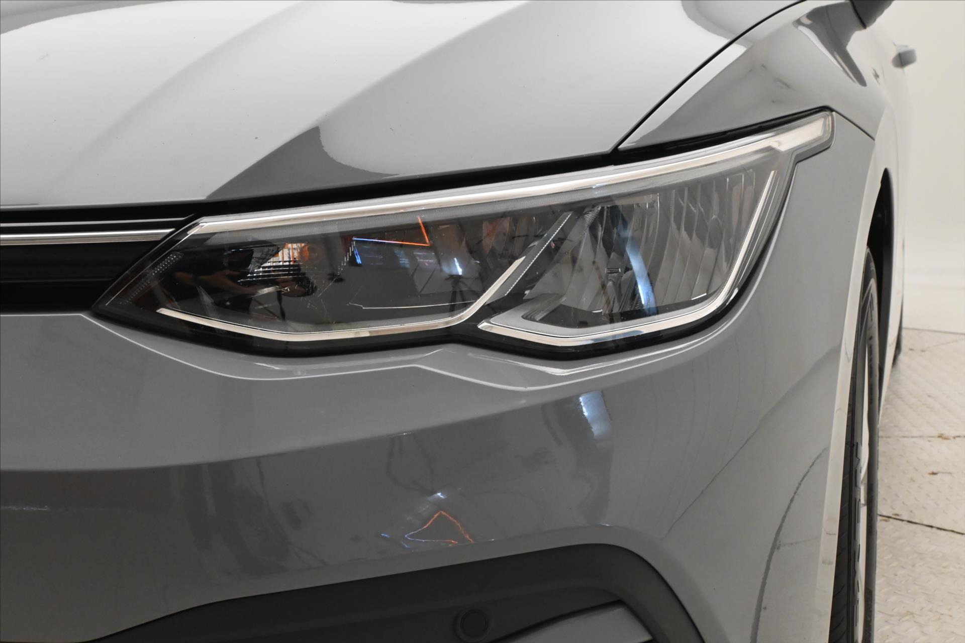 Hlavní fotografie vozu Volkswagen Golf 1,5 eTSI 96kW DSG Life Business Záruka až 5 let (29)