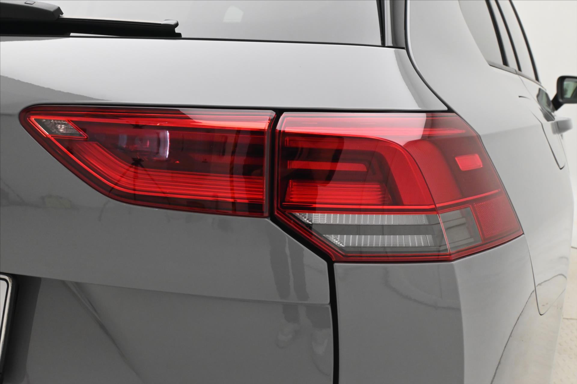 Hlavní fotografie vozu Volkswagen Golf 1,5 eTSI 96kW DSG Life Business Záruka až 5 let (30)