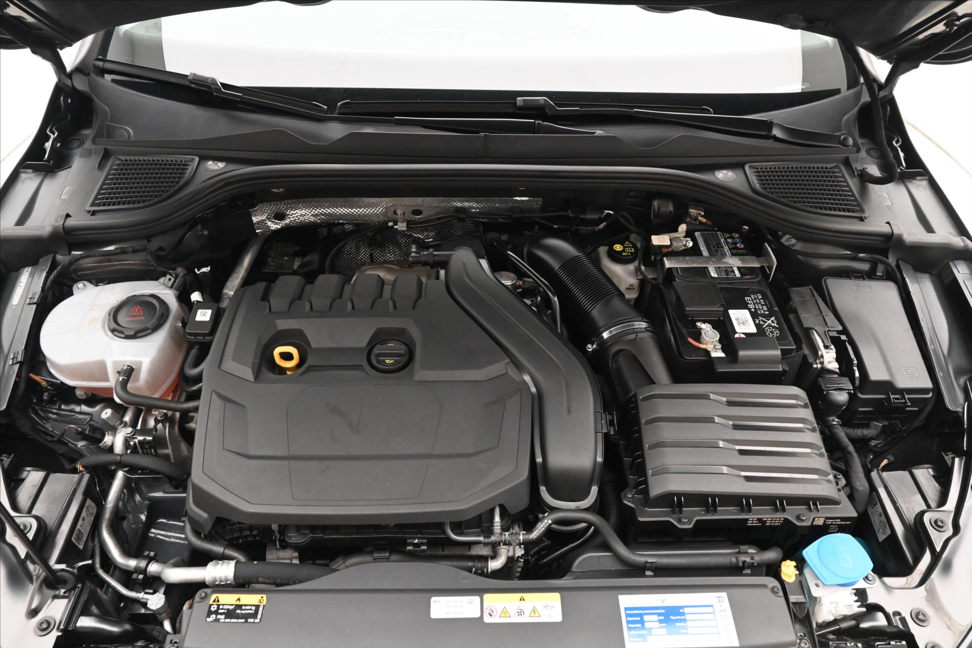 Hlavní fotografie vozu Volkswagen Golf 1,5 eTSI 96kW DSG Life Business Záruka až 5 let (9)