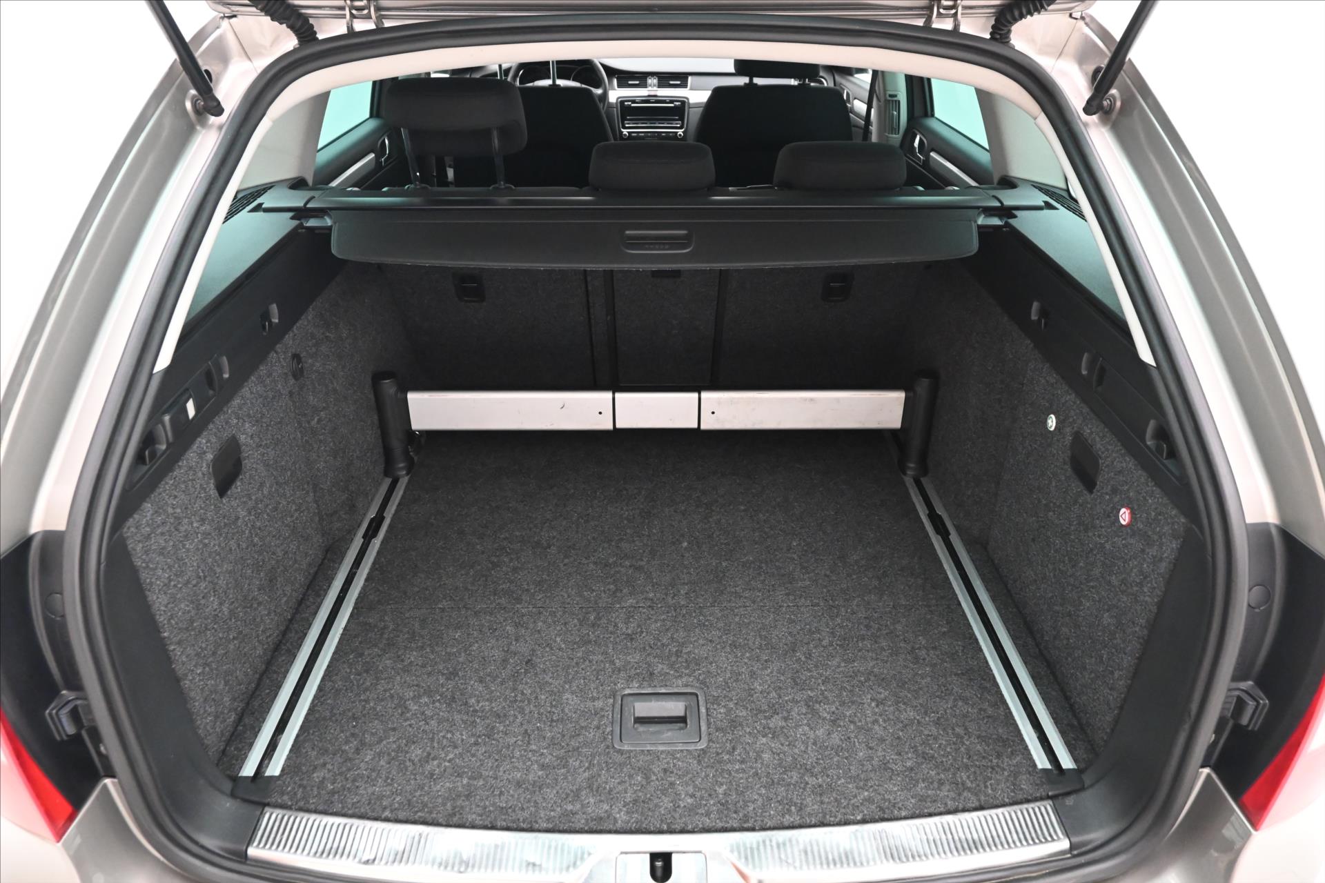 Hlavní fotografie vozu Škoda Superb 2,0 TDI 103 kW DSG Ambition (10)