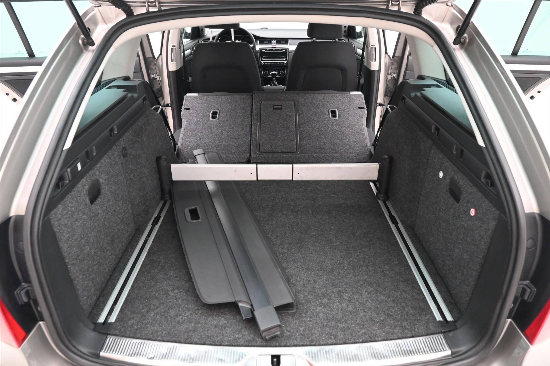 Hlavní fotografie vozu Škoda Superb 2,0 TDI 103 kW DSG Ambition (11)