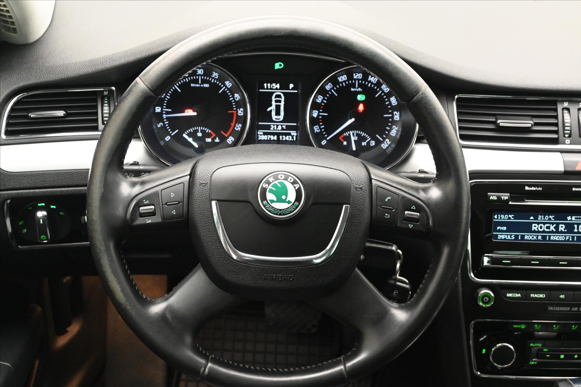 Hlavní fotografie vozu Škoda Superb 2,0 TDI 103 kW DSG Ambition (18)