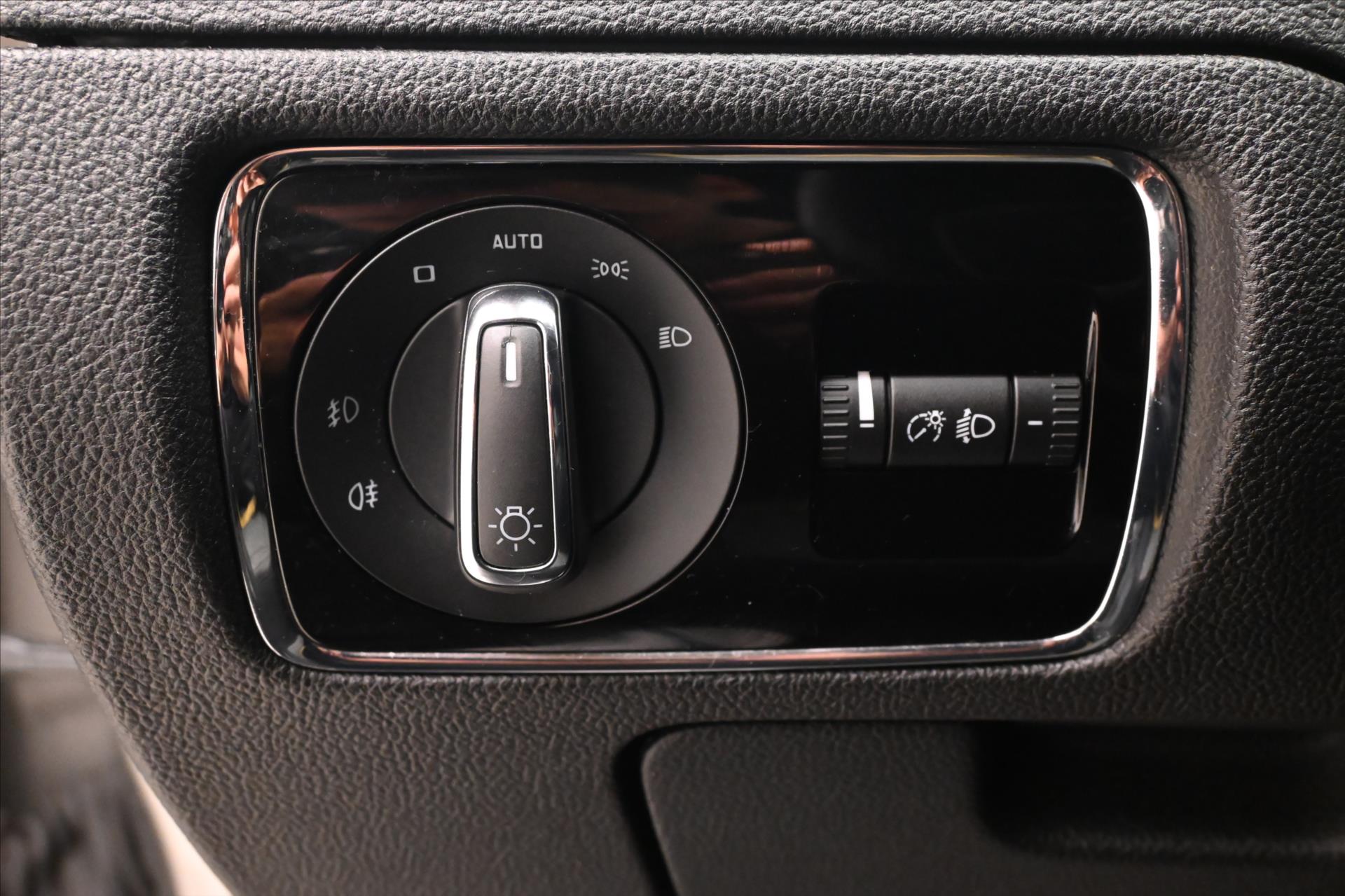 Hlavní fotografie vozu Škoda Superb 2,0 TDI 103 kW DSG Ambition (25)