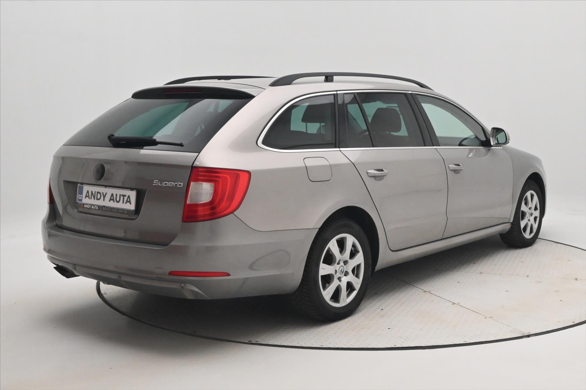 Hlavní fotografie vozu Škoda Superb 2,0 TDI 103 kW DSG Ambition (5)