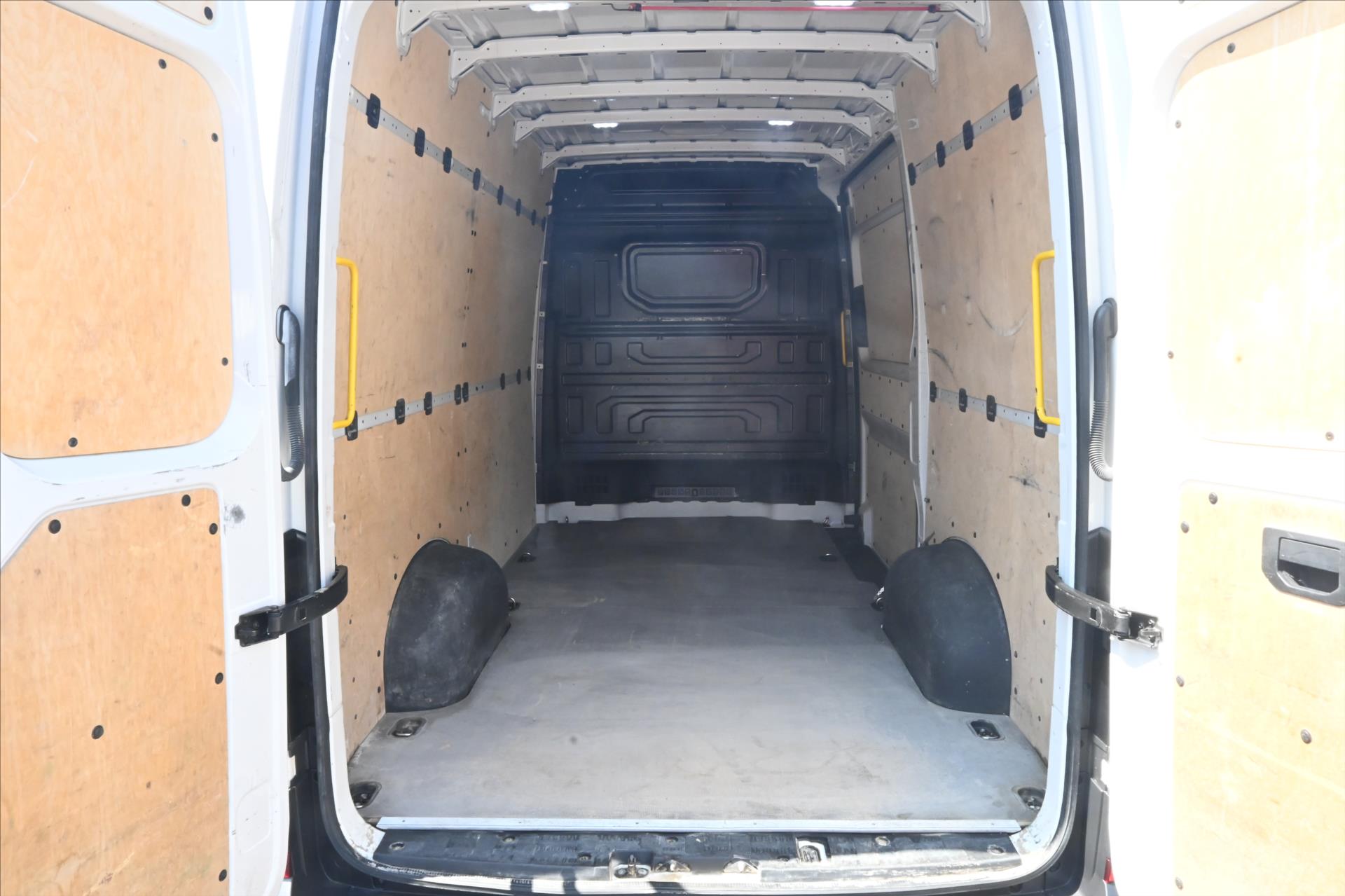 Hlavní fotografie vozu Volkswagen Crafter 2,0 TDI 103 kW L2H2 Navi Kamera Záruka až 5 let (9)