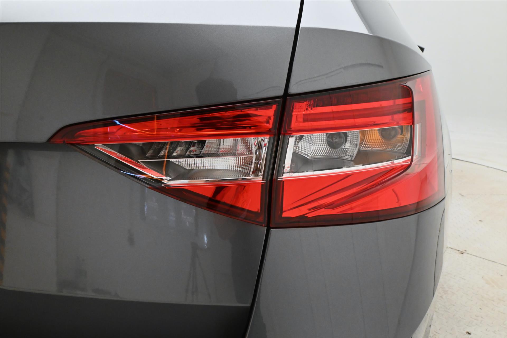 Main photo of the car Skoda Superb 2.0 TDI 110 kW DSG Ambition Warranty up to 5 years (30)