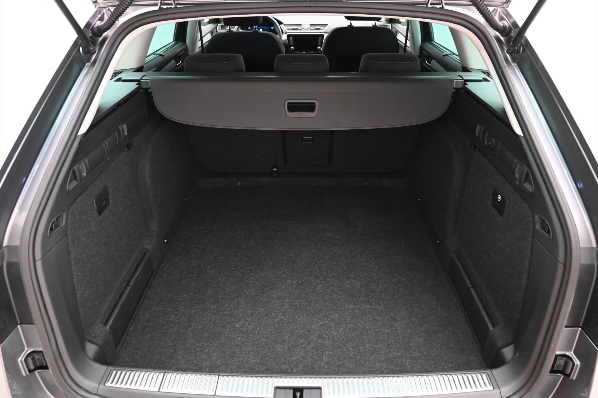 Hlavní fotografie vozu Škoda Superb 2,0 TDI 110 kW DSG TAŽNÉ NAVI Záruka až 5 let (11)