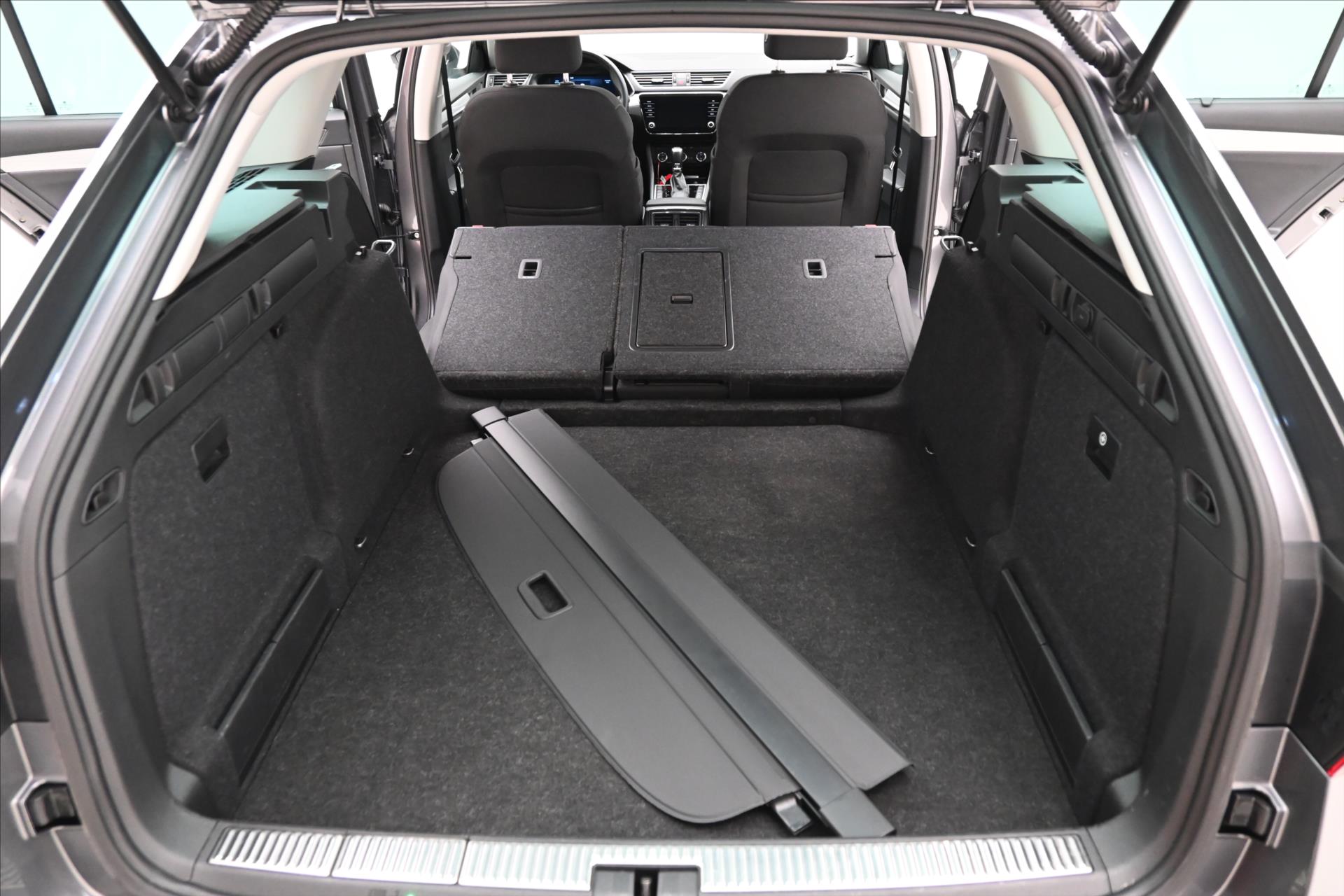 Hlavní fotografie vozu Škoda Superb 2,0 TDI 110 kW DSG TAŽNÉ NAVI Záruka až 5 let (12)