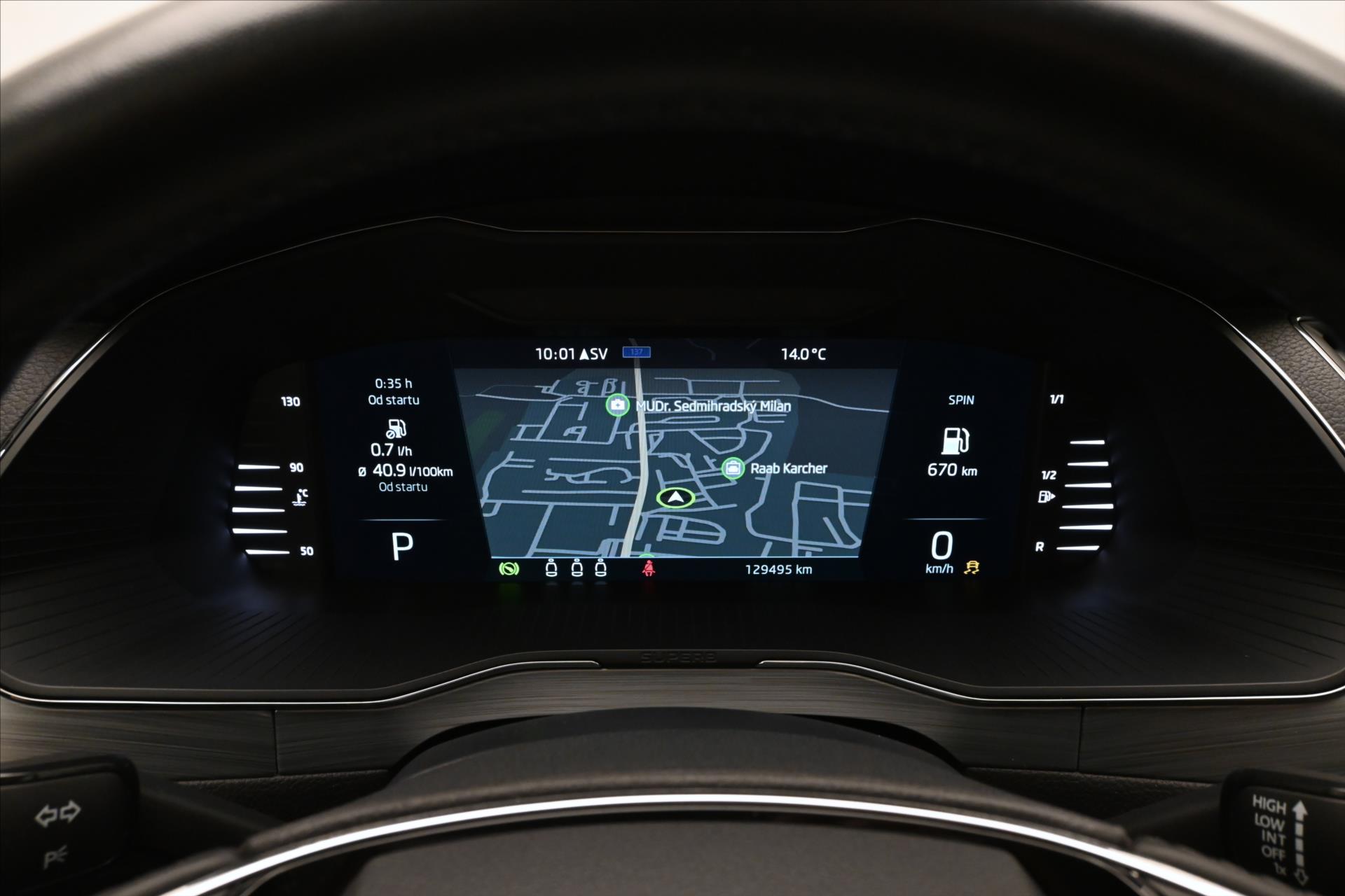 Hlavní fotografie vozu Škoda Superb 2,0 TDI 110 kW DSG TAŽNÉ NAVI Záruka až 5 let (17)