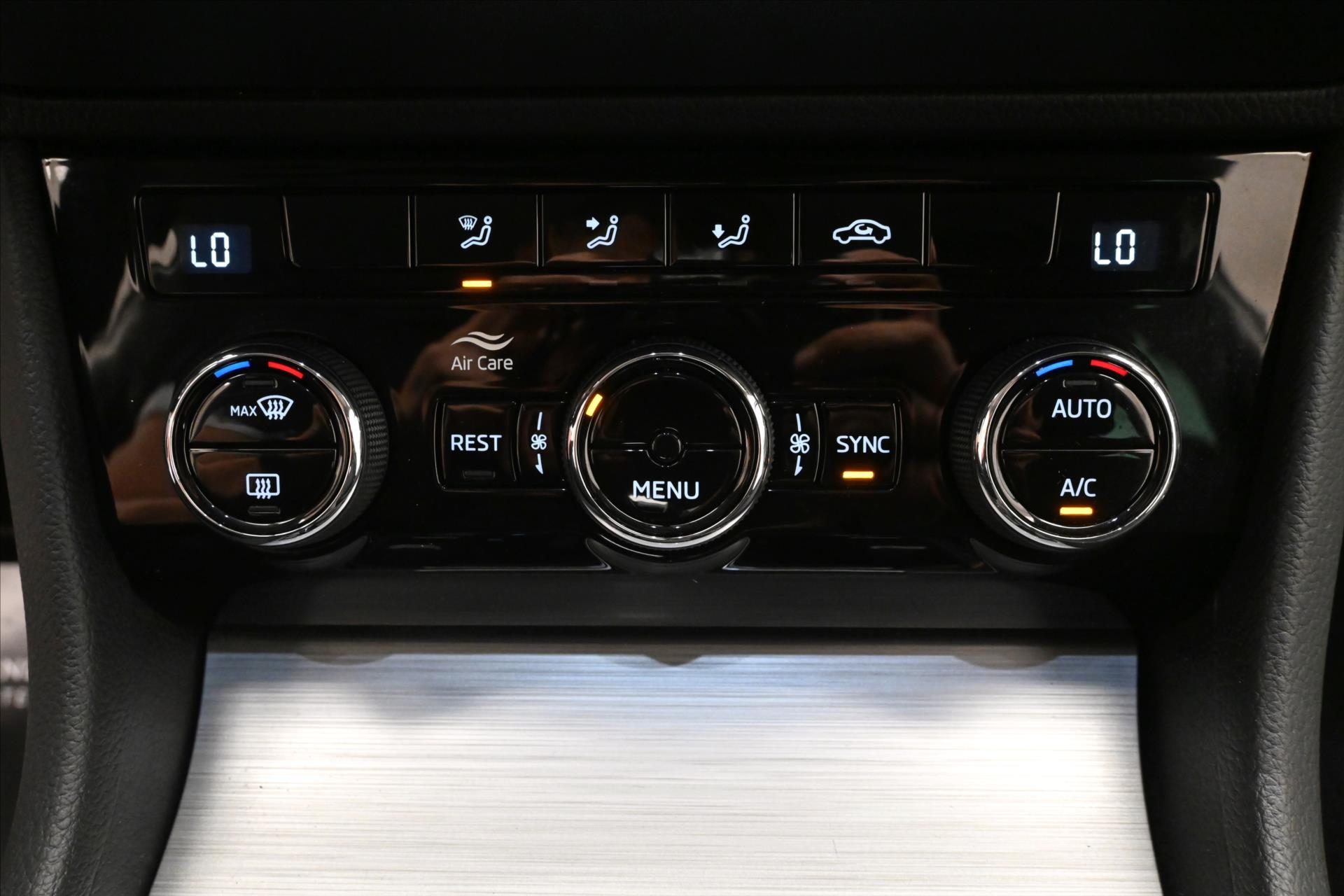 Hlavní fotografie vozu Škoda Superb 2,0 TDI 110 kW DSG TAŽNÉ NAVI Záruka až 5 let (22)