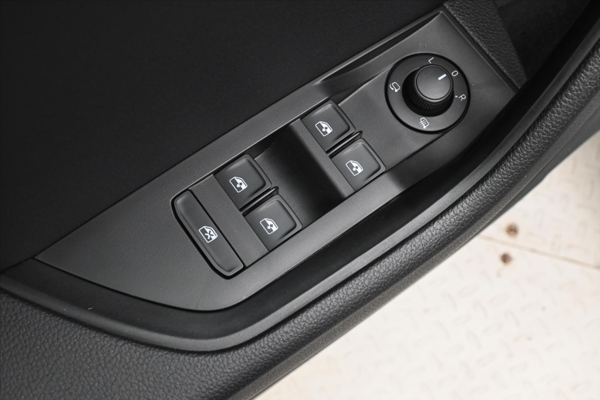 Hlavní fotografie vozu Škoda Superb 2,0 TDI 110 kW DSG TAŽNÉ NAVI Záruka až 5 let (26)