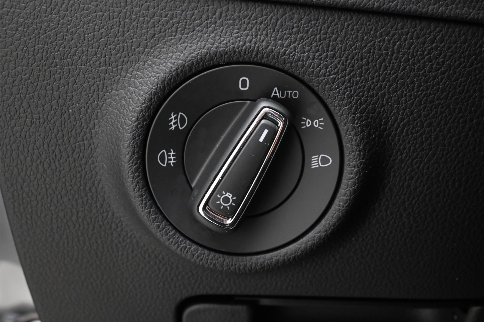 Hlavní fotografie vozu Škoda Superb 2,0 TDI 110 kW DSG TAŽNÉ NAVI Záruka až 5 let (27)