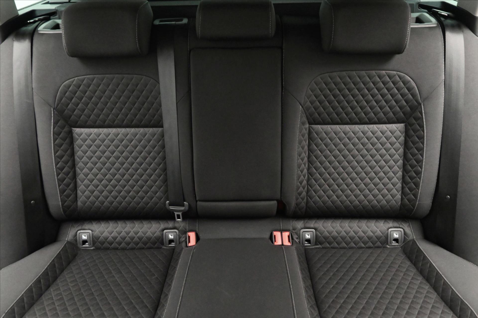 Hlavní fotografie vozu Škoda Superb 2,0 TDI 110 kW DSG TAŽNÉ NAVI Záruka až 5 let (28)
