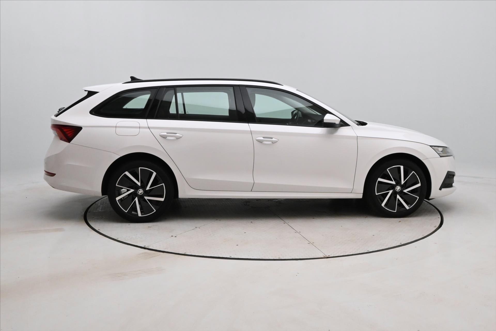 Hlavní fotografie vozu Škoda Octavia 1,4 TSI iV 110 kW DSG Ambition Záruka až 5 let (4)
