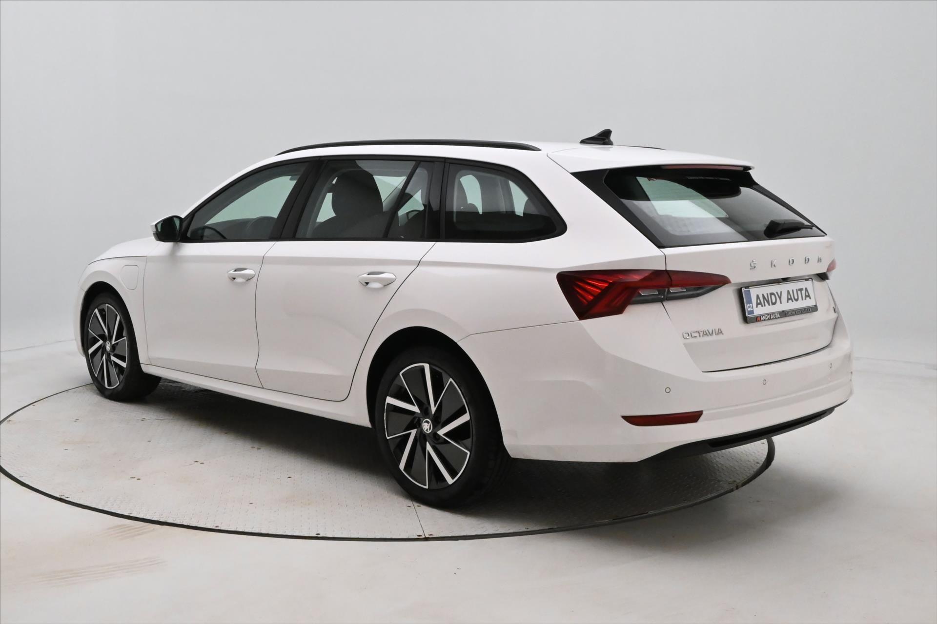 Hlavní fotografie vozu Škoda Octavia 1,4 TSI iV 110 kW DSG Ambition Záruka až 5 let (7)
